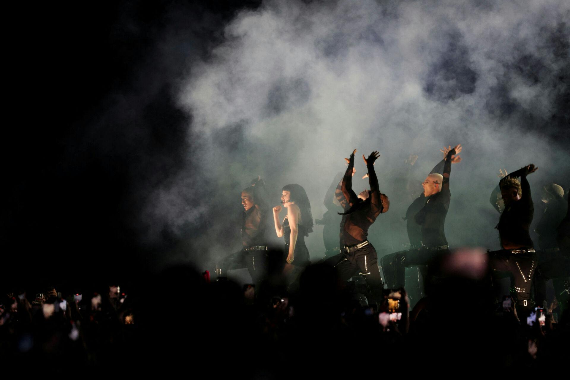 Her ses Lady Gaga på scenen under den gratis koncert.