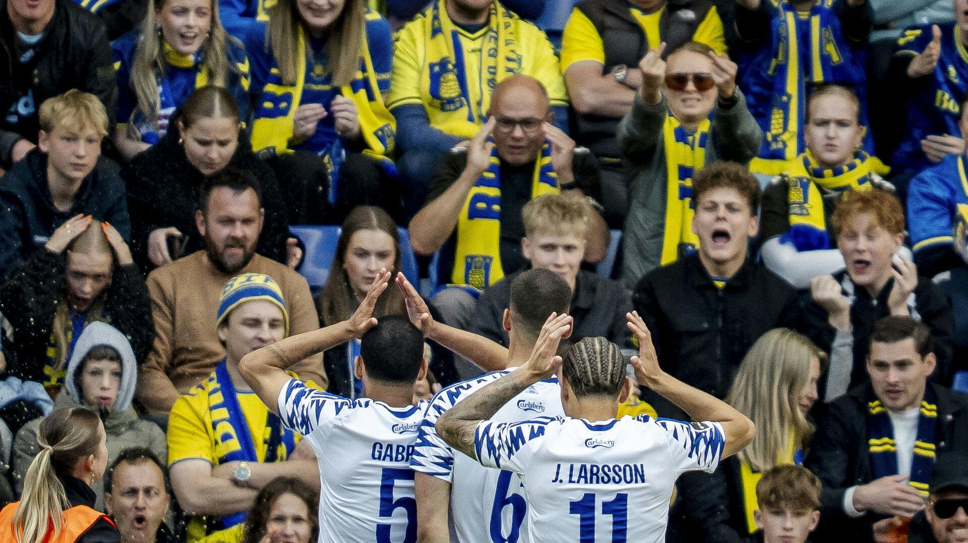 Det blev bestemt ikke taget godt imod, at FCK-spillerne forsøgte at lade sig hylde foran Brøndbys rasende fans.