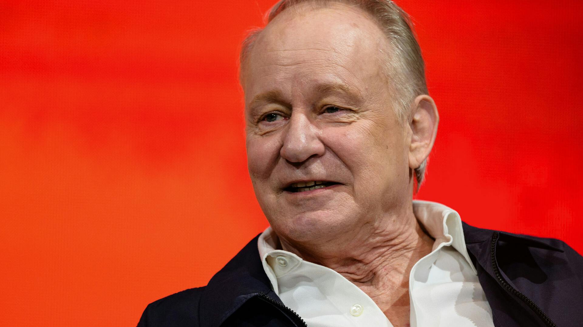 Stellan Skarsgård fortæller nu, at han for nogle år siden blev ramt af en blodprop i hjernen.