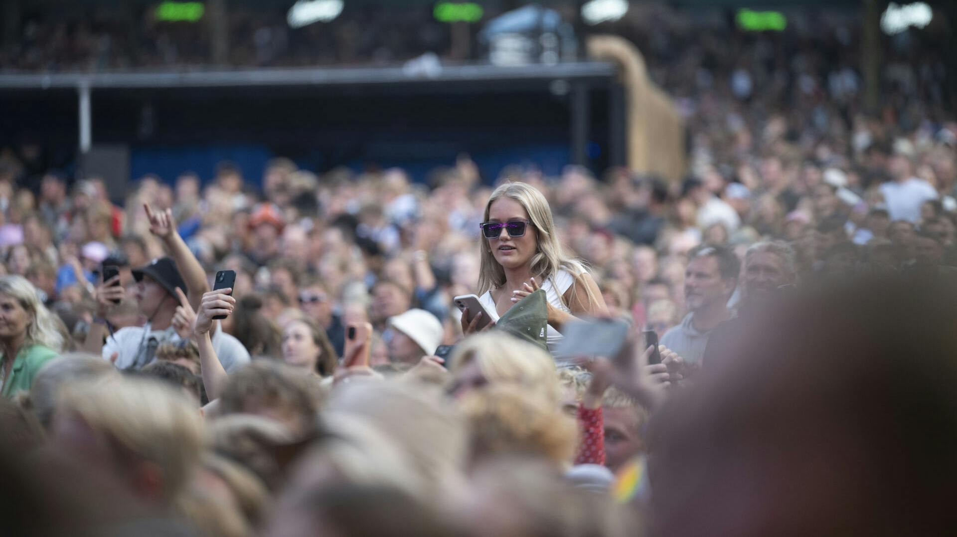 Den tiltalte rapper er vant til at optræde på nogle af de største danske musikscener. Ifølge politiet truede han en kvinde med en stor kniv under et skænderi 8. marts sidste år.