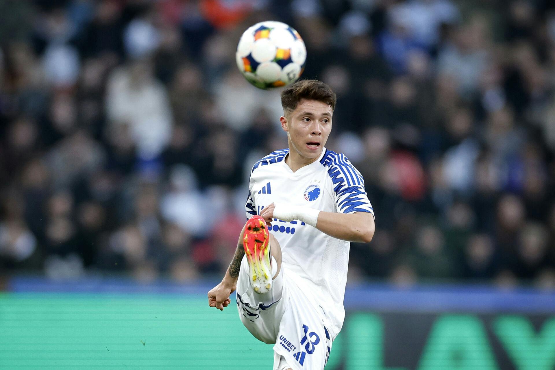 Huescas slipper med advarsel om udvisning.