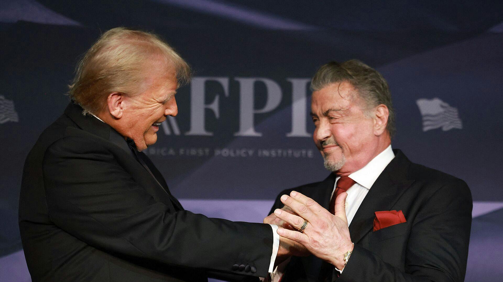 Trump og Sylvester Stallone har tidligere meldt ud, at de indgår en form for samarbejde om at genskabe Hollywoods storhedstid. Noget tyder på, at det er det, Trump nu begynder at rykke på.