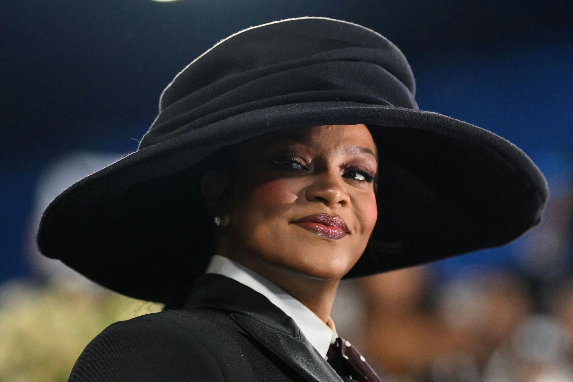 Rihanna leverede stort smil og stor mave til nattens Met Gala.