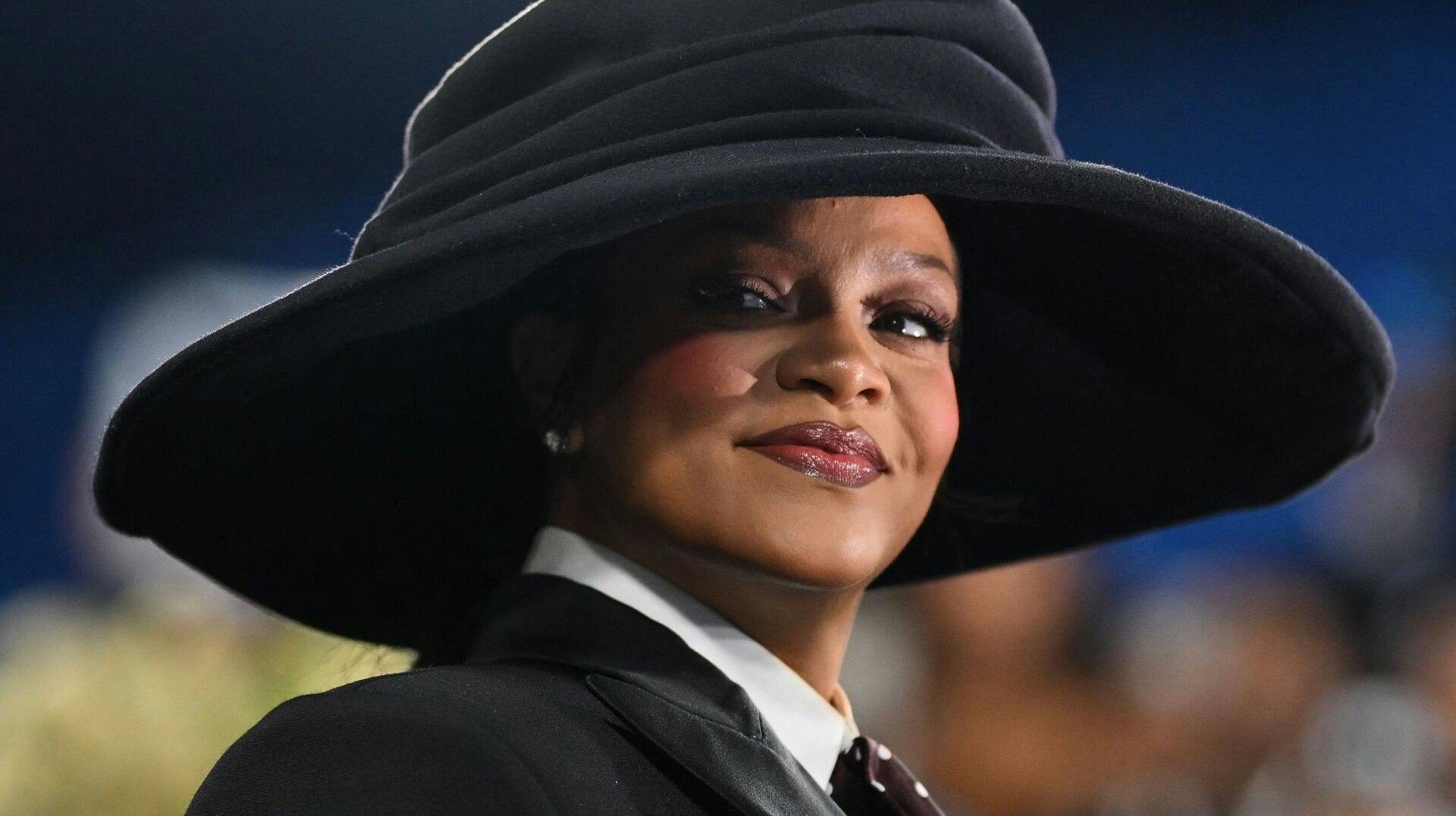 Rihanna leverede stort smil og stor mave til nattens Met Gala.