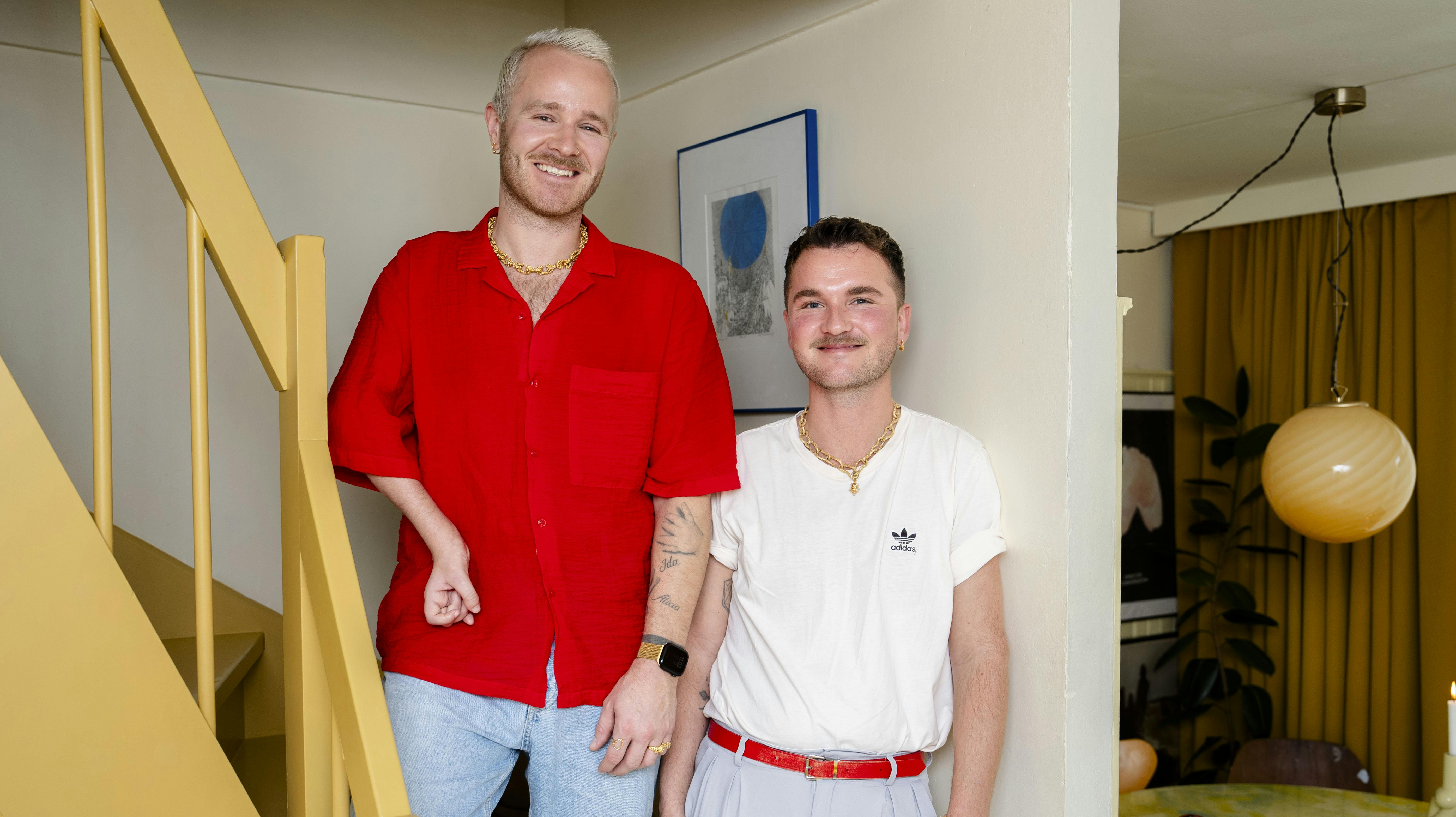 Rasmus og Matias fra "Nybyggerne" er meget tæt på at have købt rødt hus. Det fortæller de til SE og HØR.