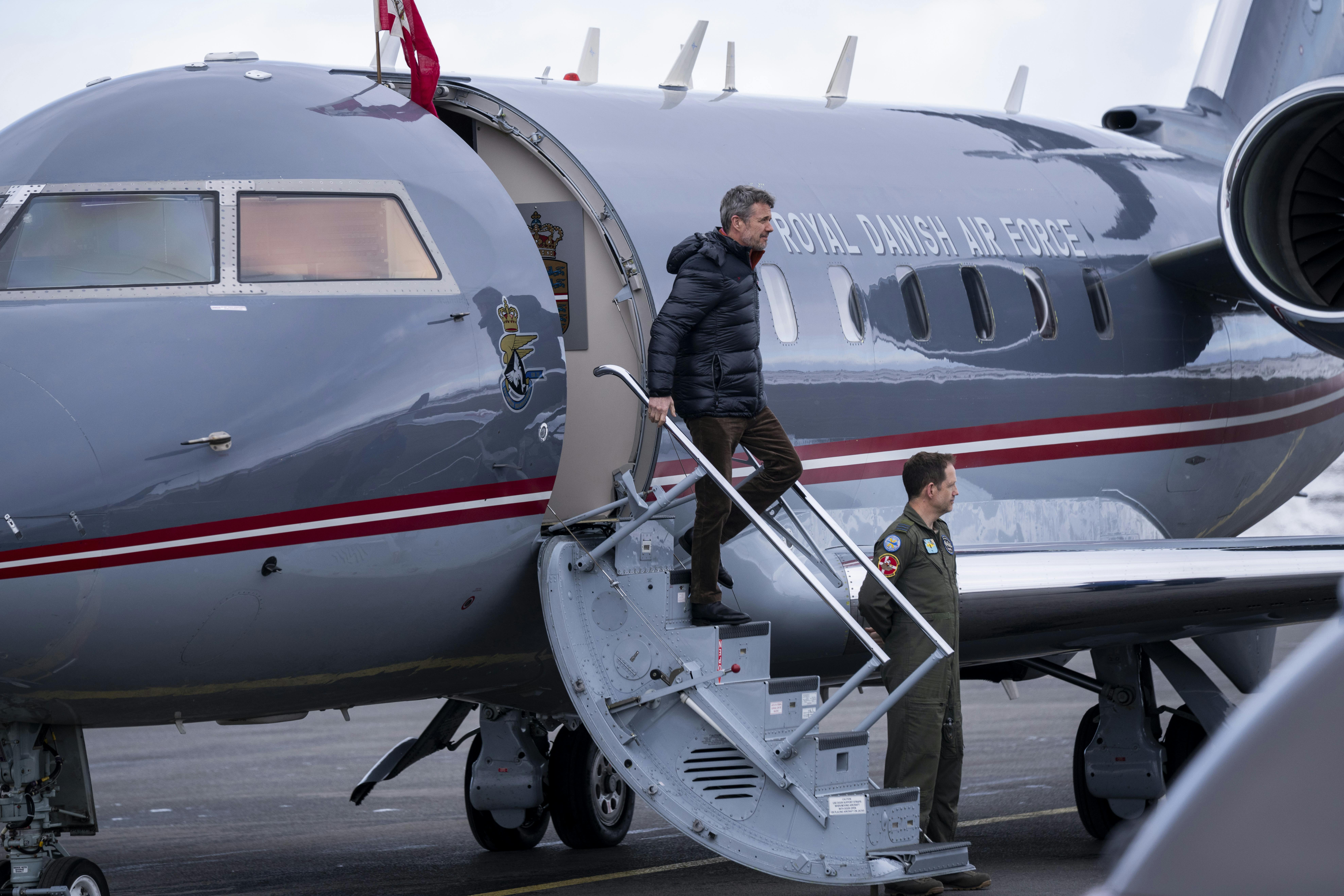 Kong Frederik X ankommer med forsvarets Challenger til Nuuk i Grønland tirsdag den 29. april 2025. Kongen rejser den 29.-30. april til Nuuk i Grønland. Besøget finder sted på et tidspunkt, hvor der er stærkt skærpet fokus på Grønland