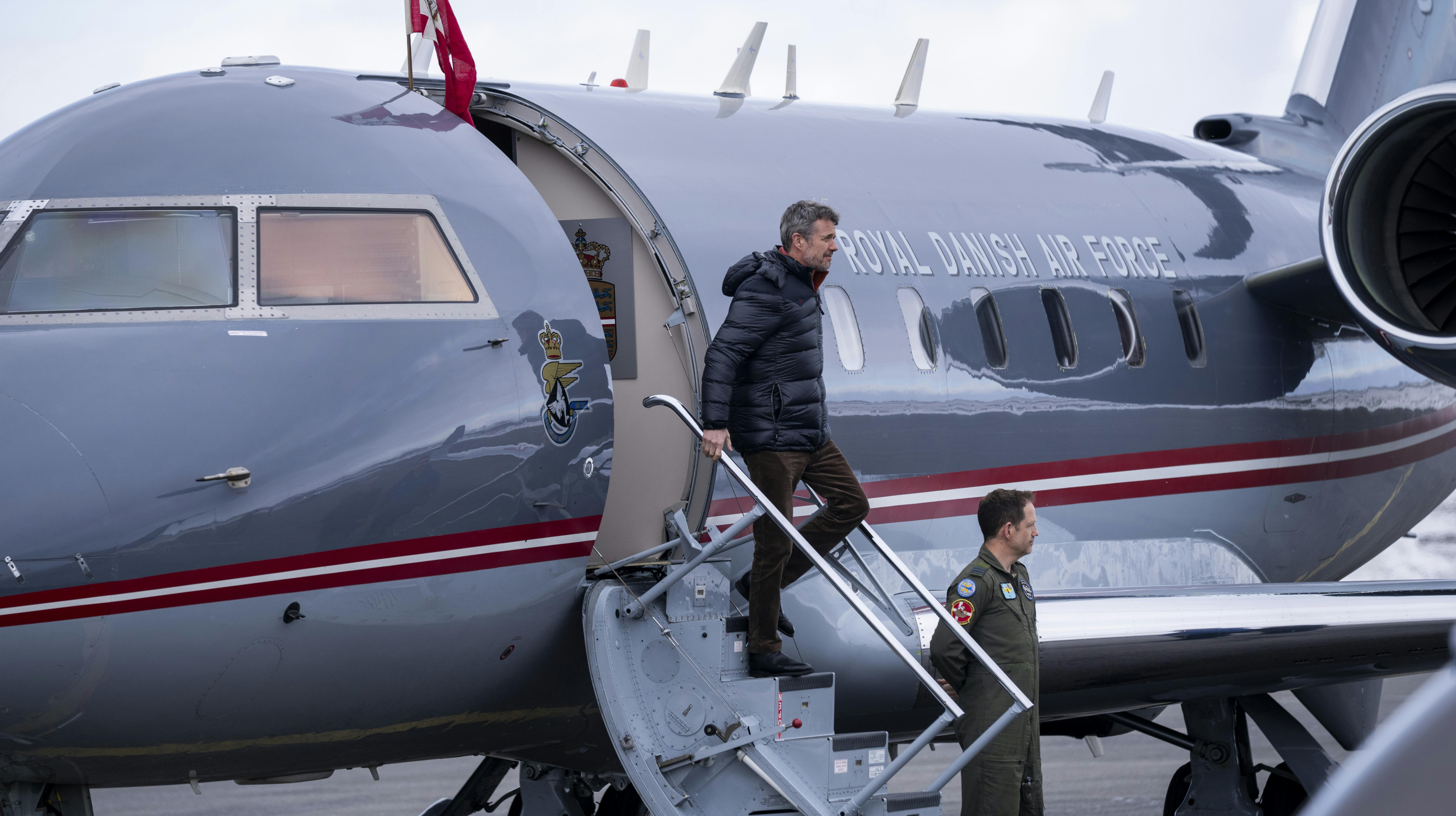 Kong Frederik X ankommer med forsvarets Challenger til Nuuk i Grønland tirsdag den 29. april 2025. Kongen rejser den 29.-30. april til Nuuk i Grønland. Besøget finder sted på et tidspunkt, hvor der er stærkt skærpet fokus på Grønland