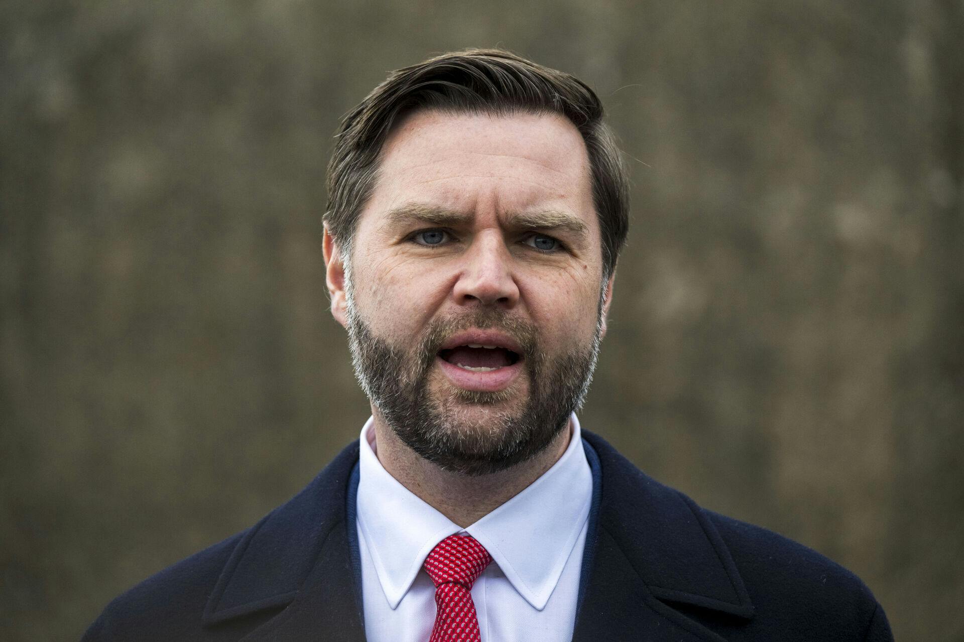 Den amerikanske vicepræsident J.D. Vance tror ikke det er muligt for USA at mægle i krigen mellem Rusland og Ukraine, hvis ikke de to lande selv forhandler direkte.