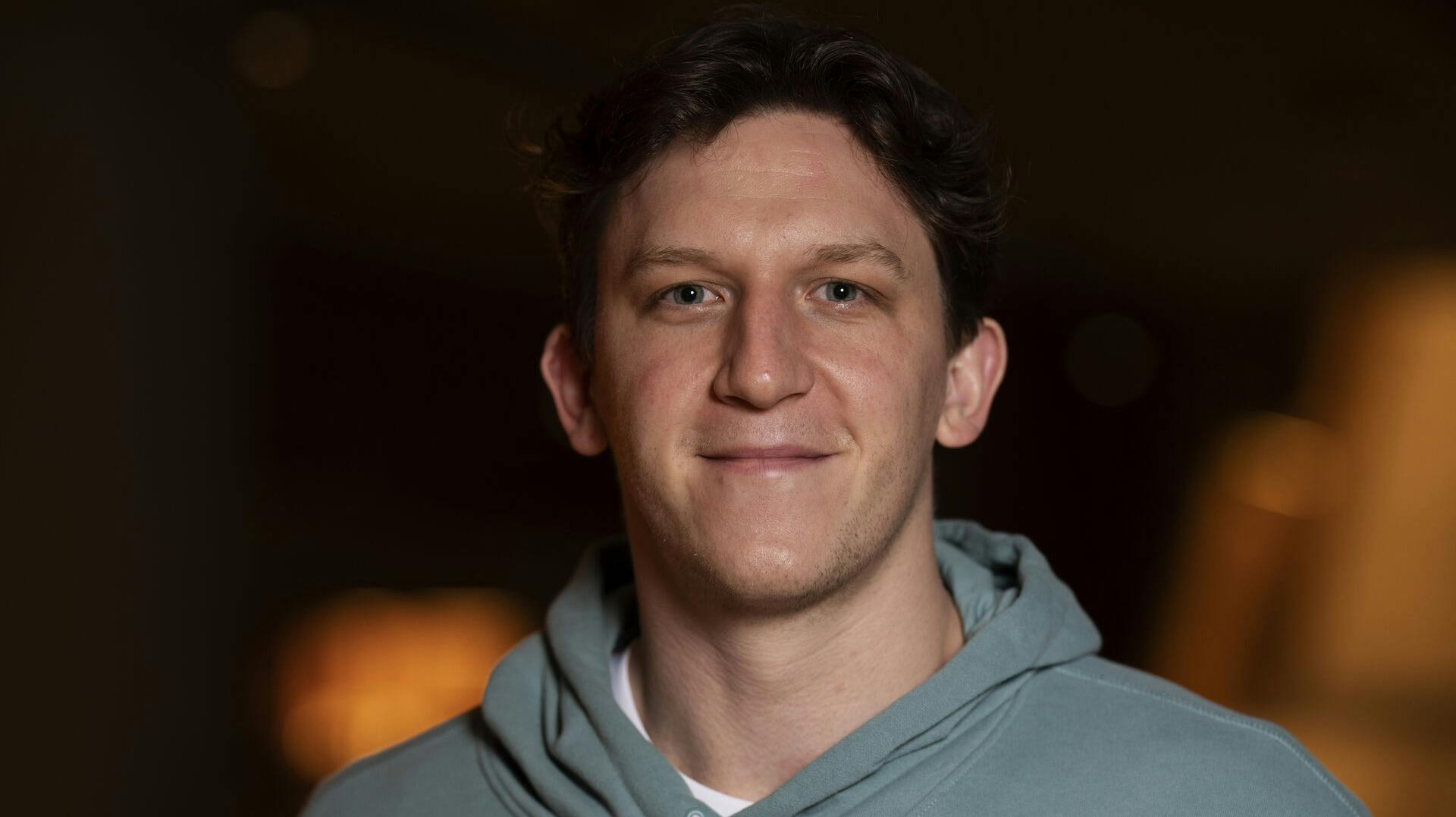 Lasse Møller rejste ikke med til Norge, da han meget snart skulle være far. Det er nu sket. Det fortæller landstræner Nikolaj Jacobsen.