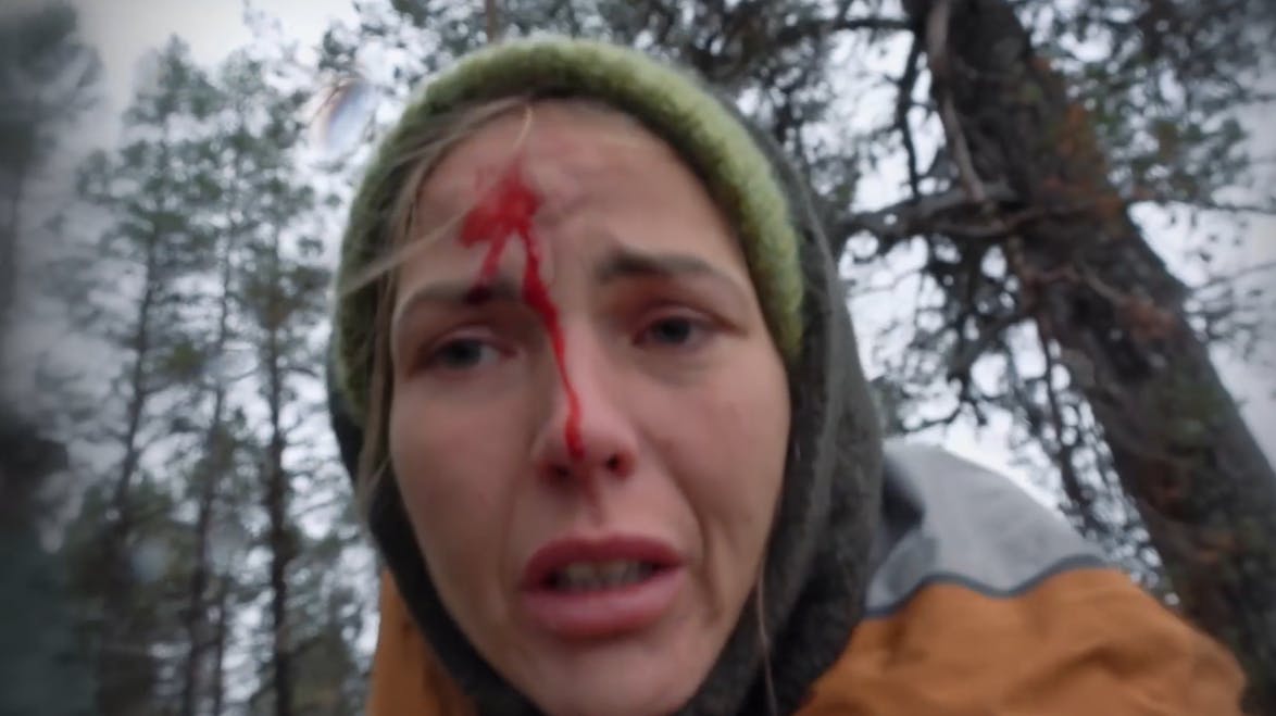 Blodet siler ned ad Zenia Malthas ansigt, da hun snubler i den finske vildmark.