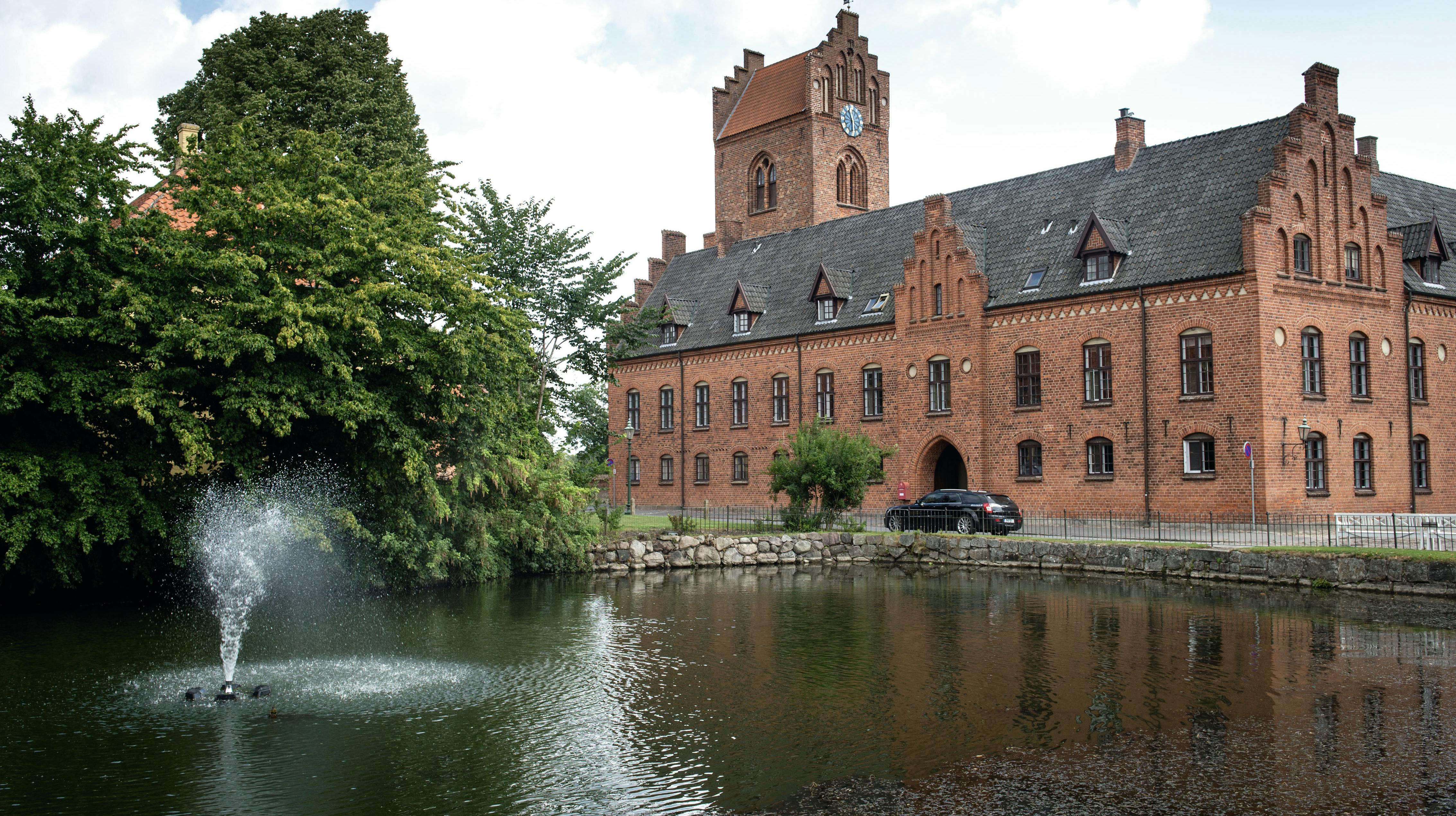 Urolighederne stoppede ikke på Herlufsholm efter TV 2's kameraer slukkede.
