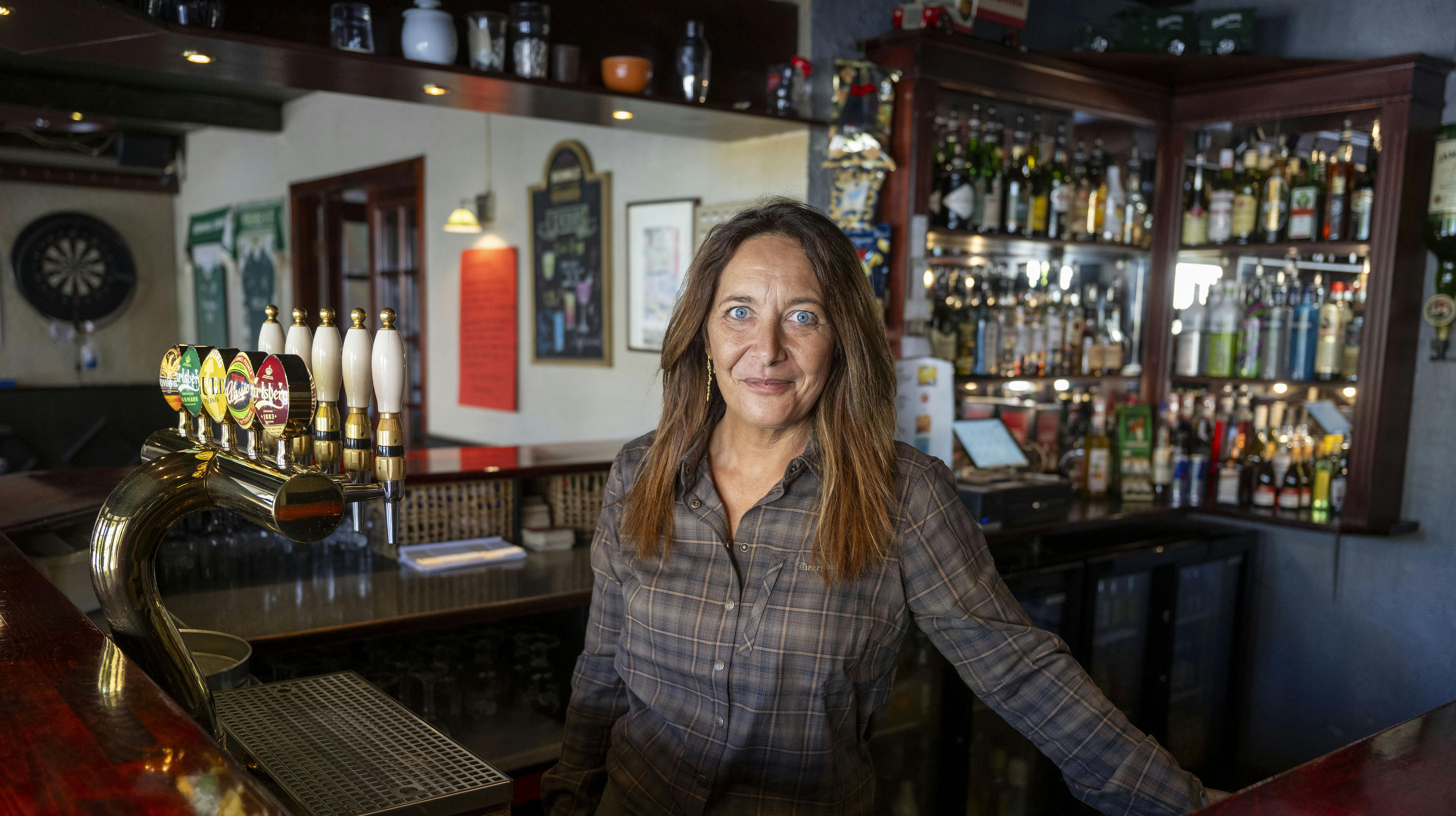 Bente Hørby Boisen, 50, driver bodegaen Club 21, når hun ikke lige kæmper for sin overlevelse nord for polarcirklen i ”Alene i vildmarken”. Tidligere har hun kæmpet med alvorlig sygdom.