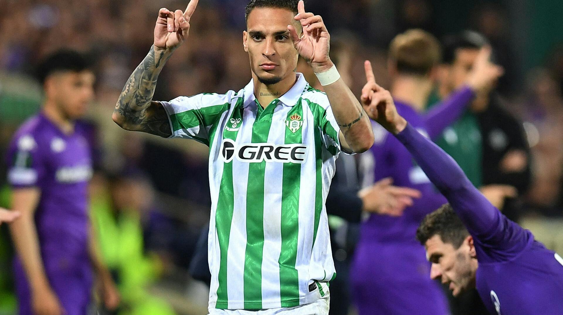 Soccer Football - Conference League - Semi Final - Second Leg - Fiorentina v Real Betis - Stadio Artemio Franchi, Florence, Italy - May 8, 2025 Real Betis' Antony reacts REUTERS/Jennifer Lorenzini