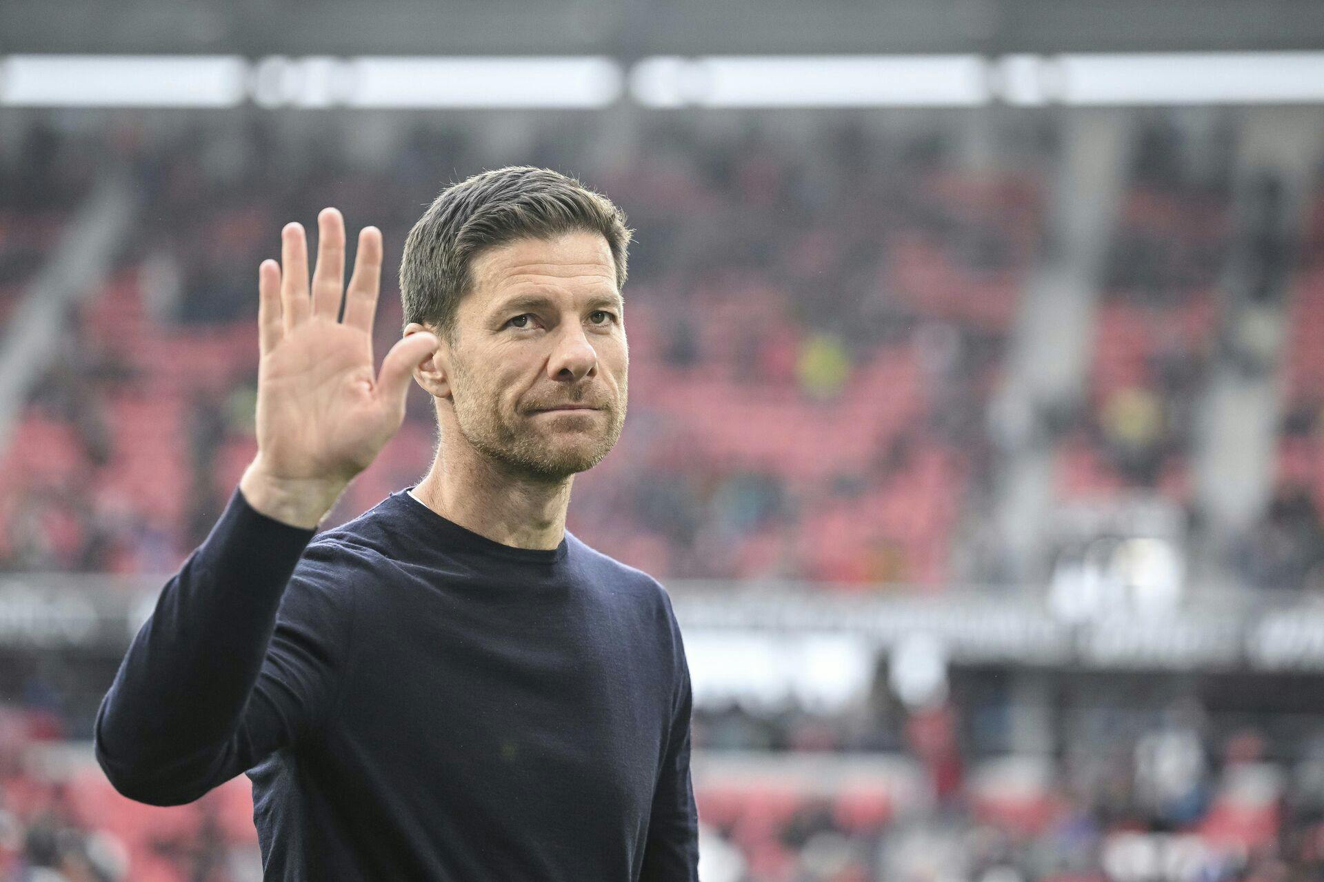 04 May 2025, Baden-Württemberg, Freiburg im Breisgau: Soccer: Bundesliga, SC Freiburg - Bayer Leverkusen, Matchday 32, Europa-Park Stadium. Leverkusen coach Xabi Alonso waves to a fan. Photo by: Harry Langer/picture-alliance/dpa/AP Images