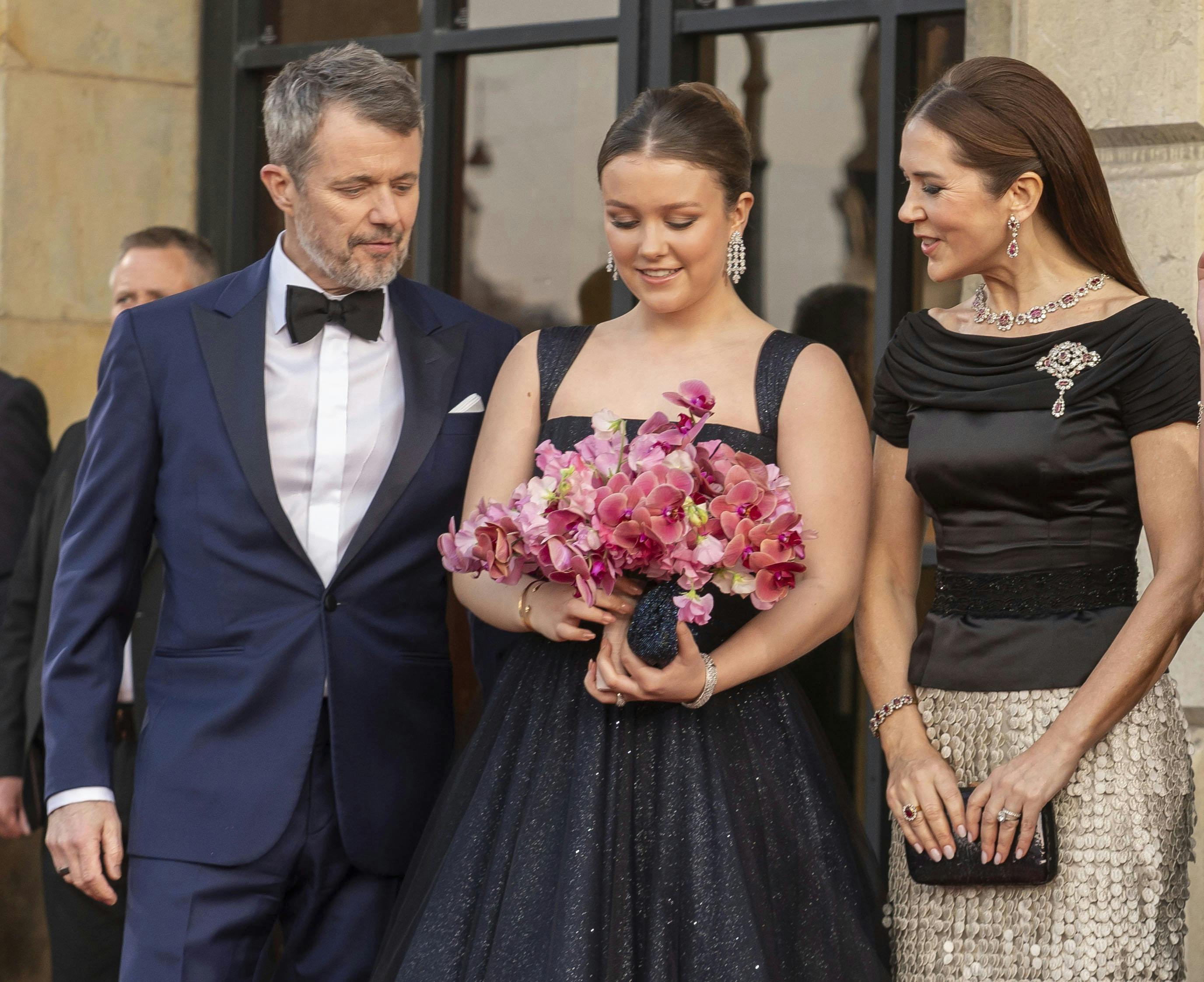 Prinsesse Isabella kører bil