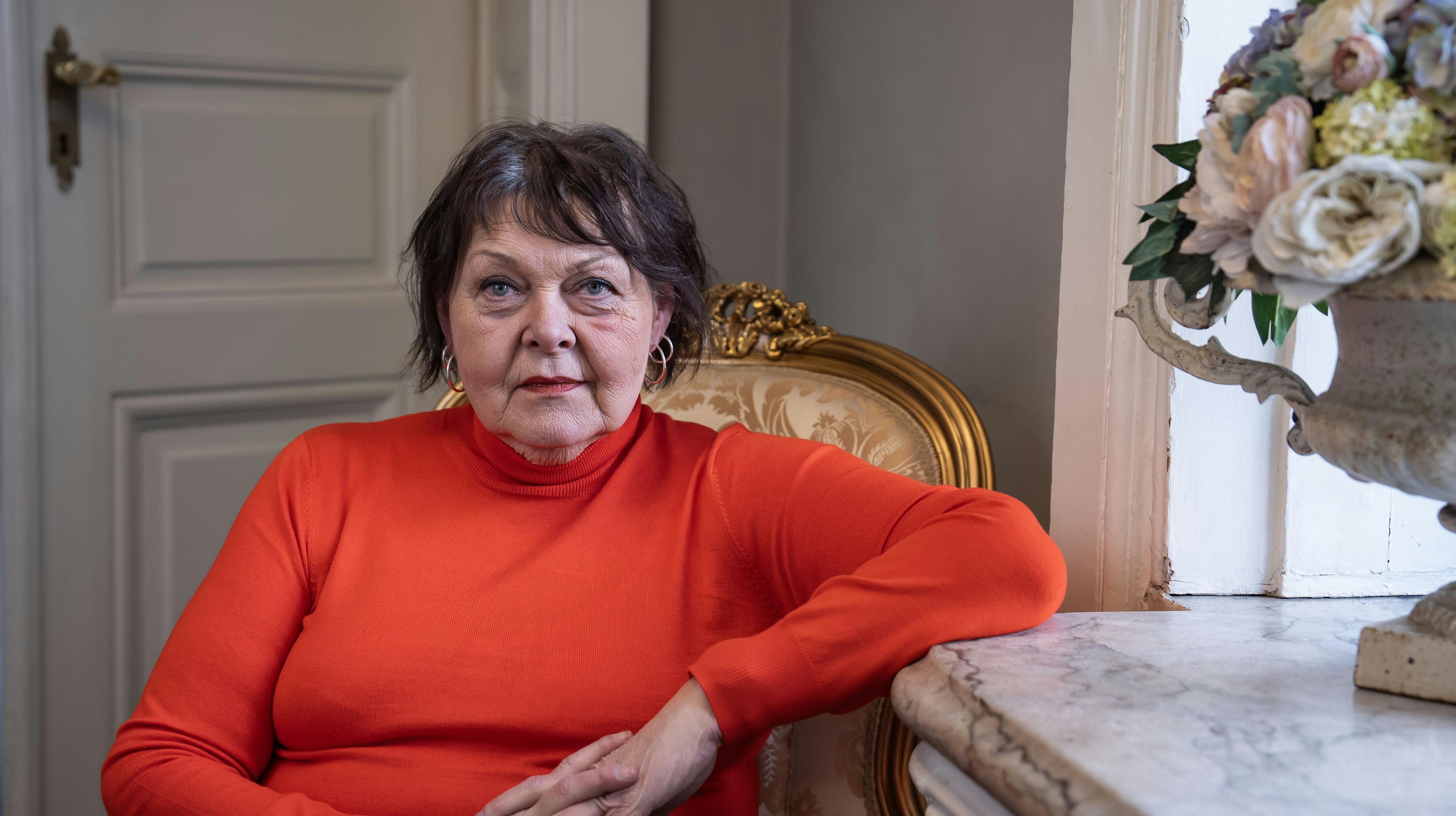 Den 69-årige skuespiller er glad for sin tid på slottet, selvom hun synes, der var en anelse beskidt.