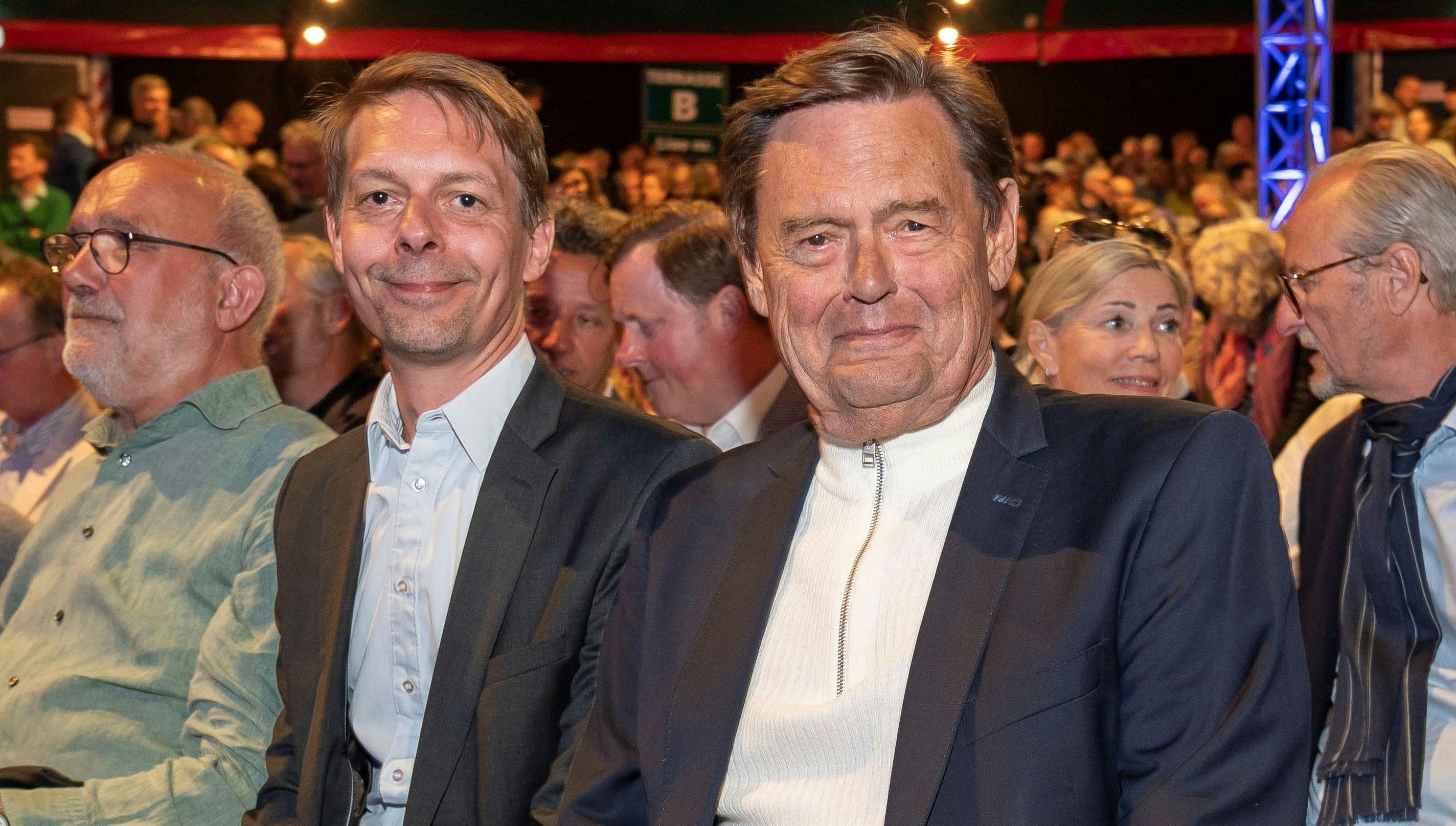 Det var Christian Pilgaards første tur i Cirkusrevyen efter sin fars død. Selv om Ulf ikke var der fysisk, var han der i den grad i ånden. 