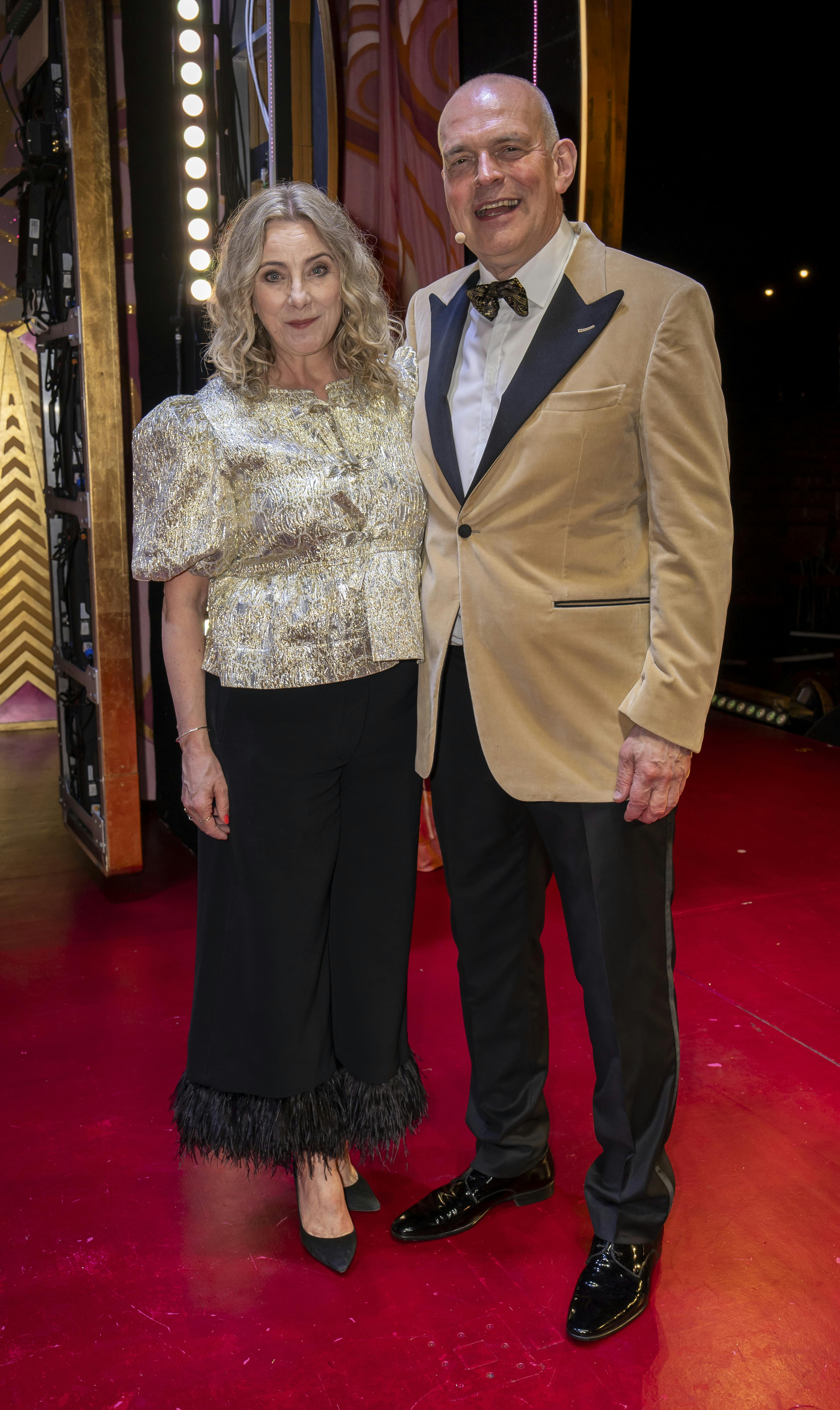 Joy-Maria Frederiksen er instruktør på Cirkusrevyen og gift med revyens stjerne Niels Olsen. 