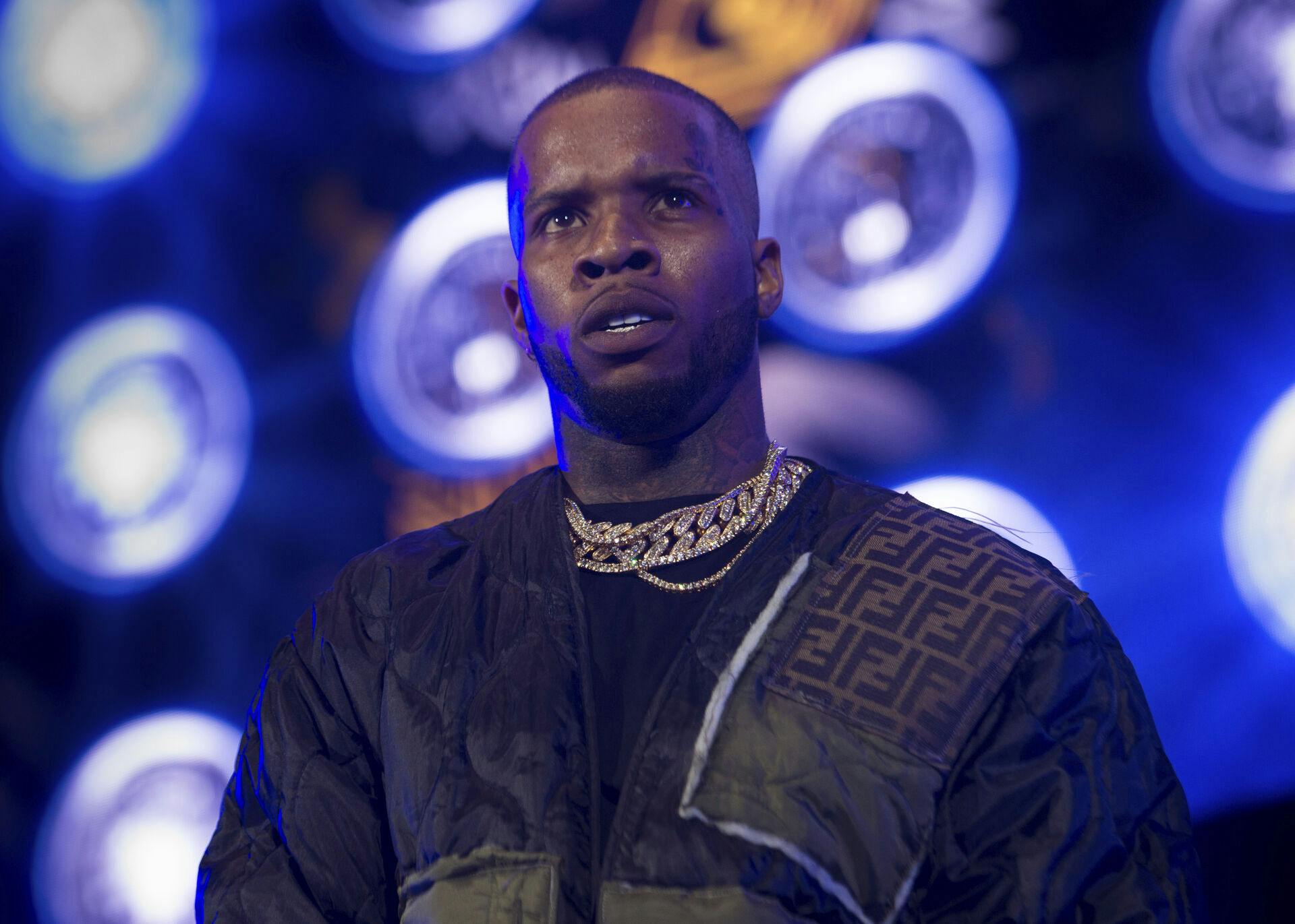 Tory Lanez har været offer for et knivoverfald i fængslet. 