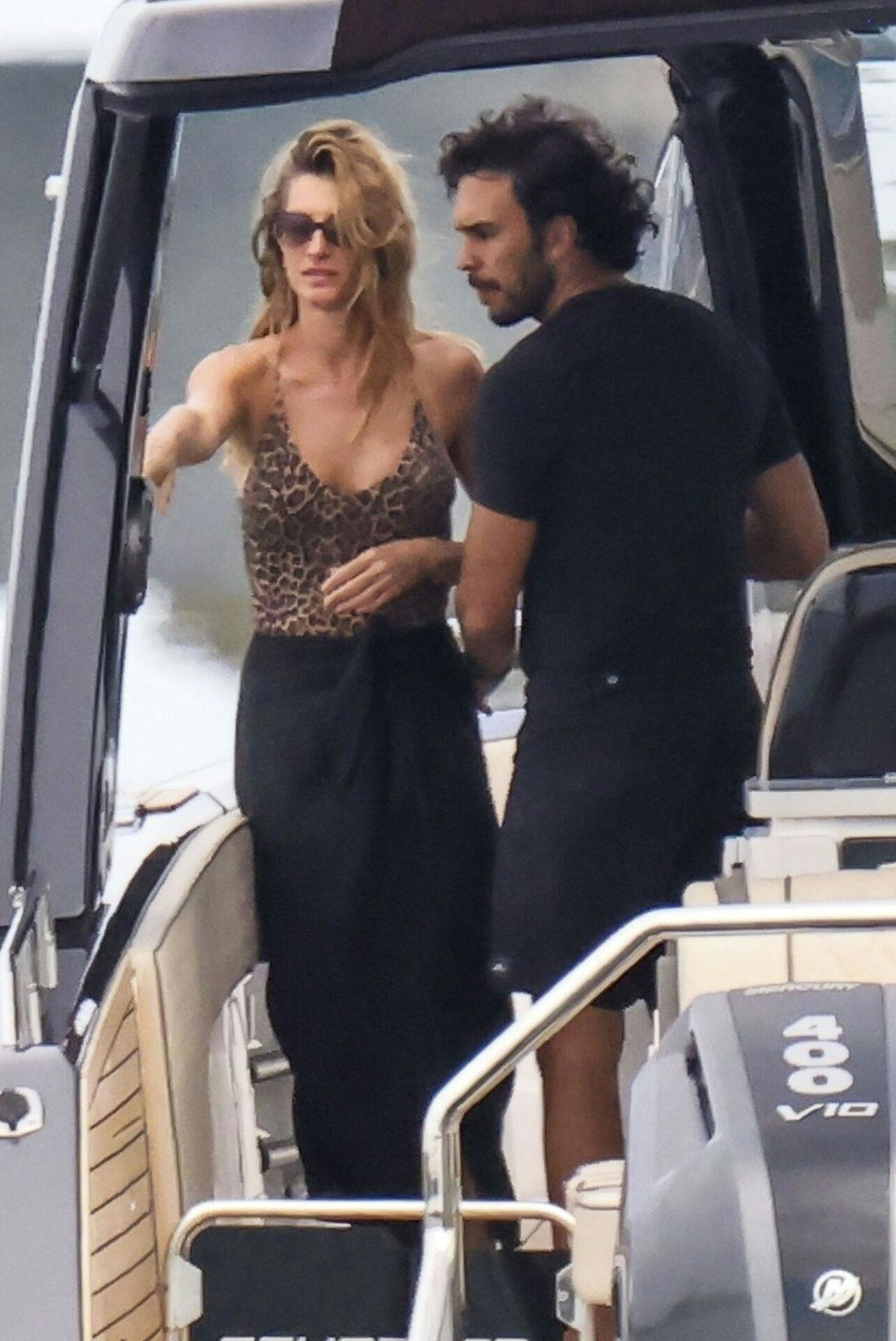 Miami, FL - Gisele and Joaquim were spotted passionately kissing and holding hands aboard a boat, completely caught up in the moment. Pictured: Gisele and Joaquim BACKGRID USA 23 MARCH 2025 USA: +1 310 798 9111 / usasales@backgrid.com UK: +44 208 344 2007 / uksales@backgrid.com *UK Clients - Pictures Containing Children Please Pixelate Face Prior To Publication*