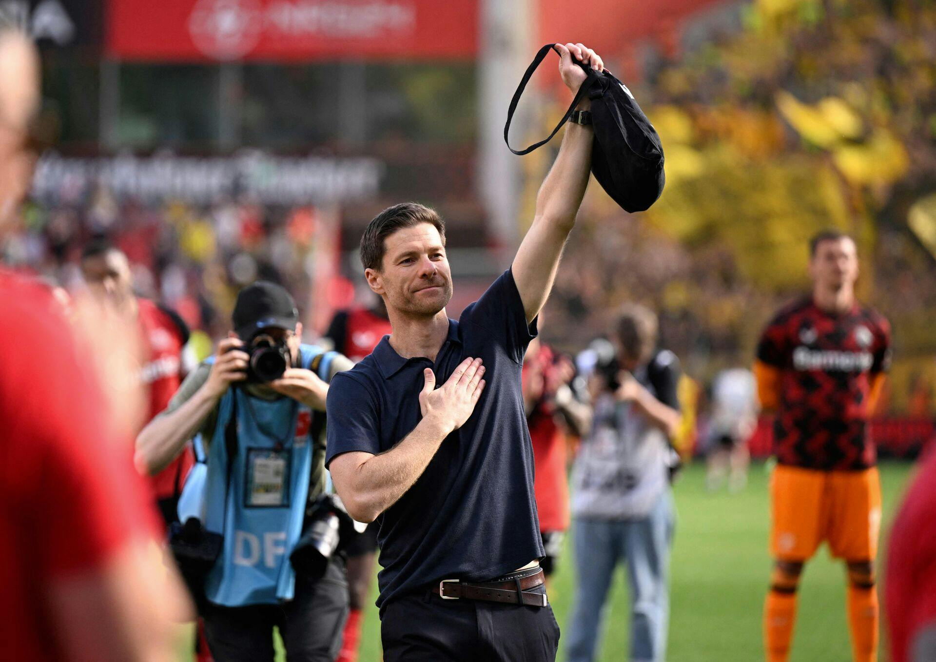 Ifølge AS og Marca er den god nok. Xabi Alonson erstatter Carlo Ancelotti og Real Madrid inden klub-VM begynder.
