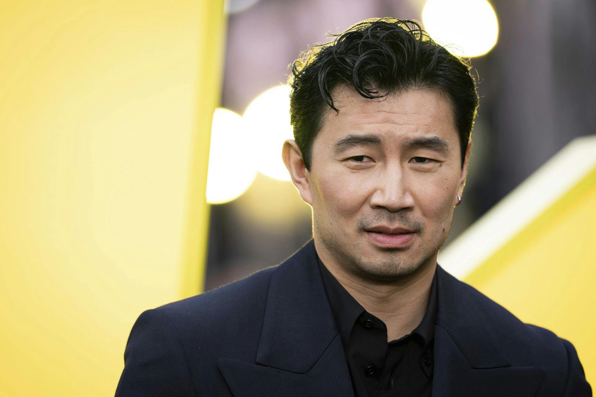 Simu Liu fik sit livs ja i Paris. 