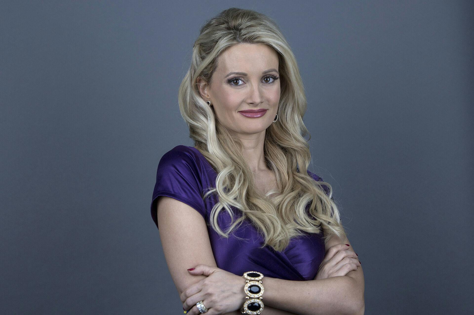 Holly Madison afslører Zak Bagans´ utroskab. 