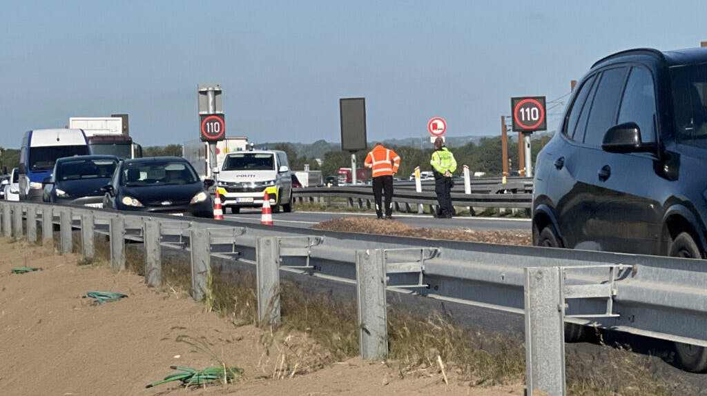 Sådan så det ud, efter de mange kartofler var blevet spredt på motorvejen.