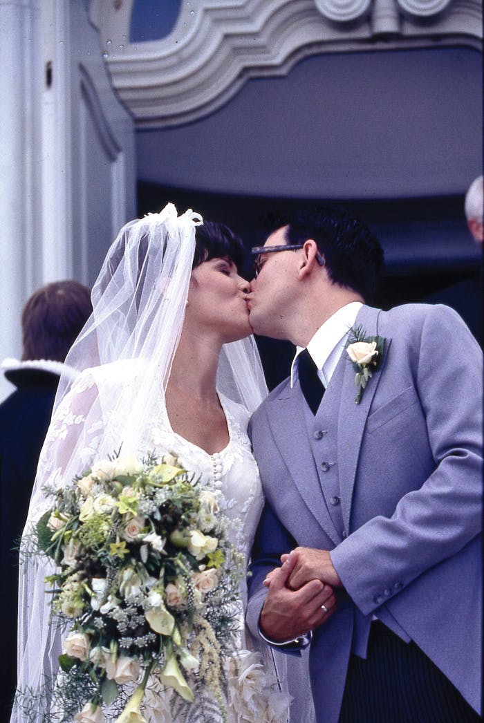 Casper Christensen, 56, blev i 1996 gift med Anette Toftgaard, 53. Ægteskabet holdt dog ikke, og de gik fra hinanden i 2003. Sammen fik de børnene Cajsa og Marvin.  I dag er Casper Christensen gift med Isabel Christensen, 38, som han har to sønner med, mens Anette Toftgaard danner par med Jens Jacob Tychsen, 49, med hvem hun har en søn.