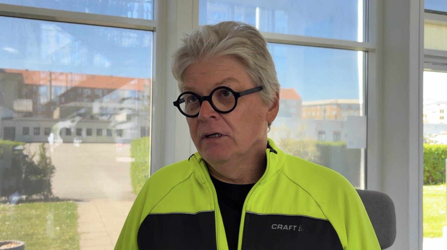 Tommy Kamp er meget bekymret for sin ven, der er kommet i alvorlige problemer.