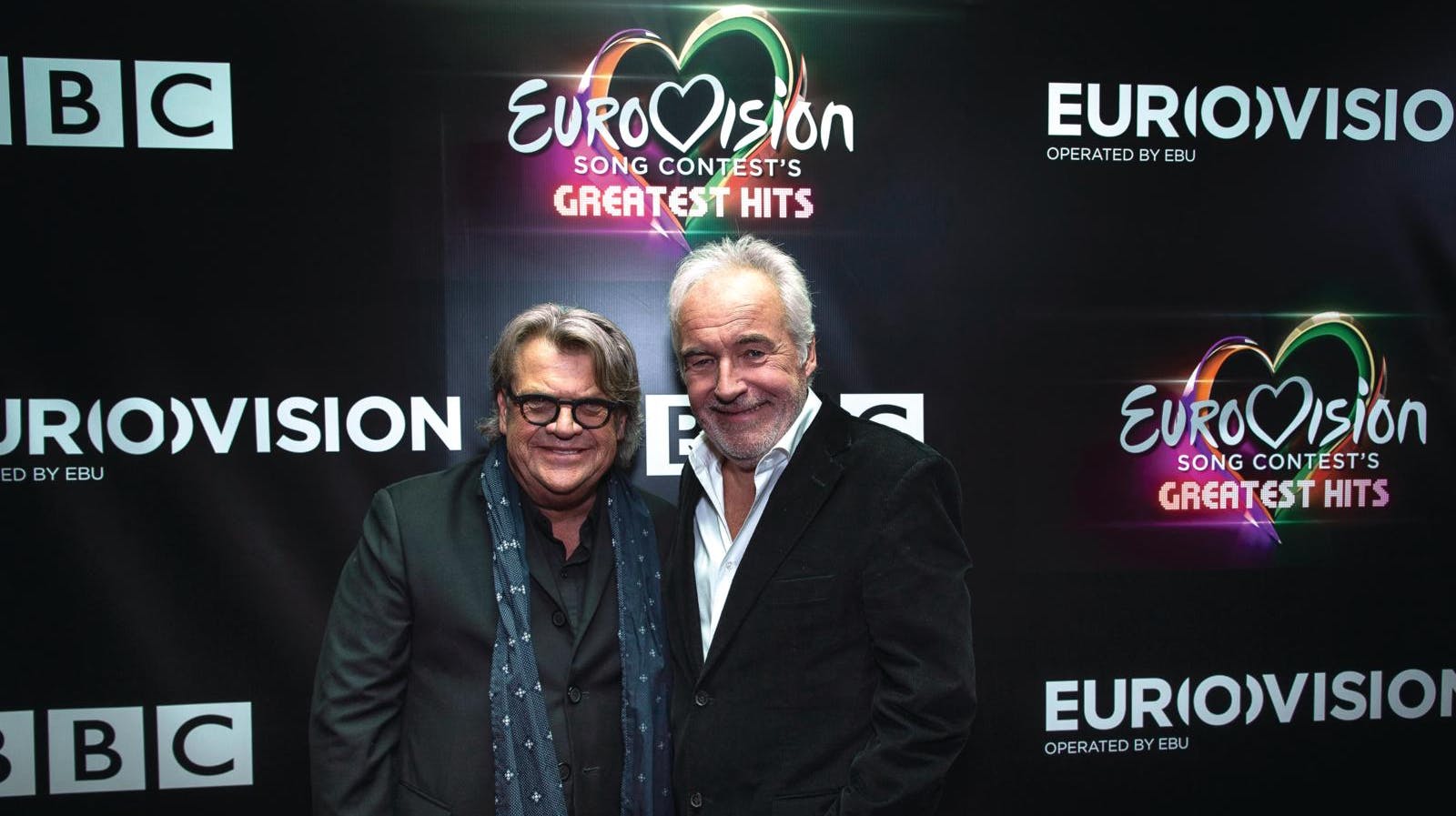 Jørgen og Noller Olsen side om side ved et tidligere arrangement – i år må Jørgen gå alene på scenen, mens Noller følger med fra Danmark.