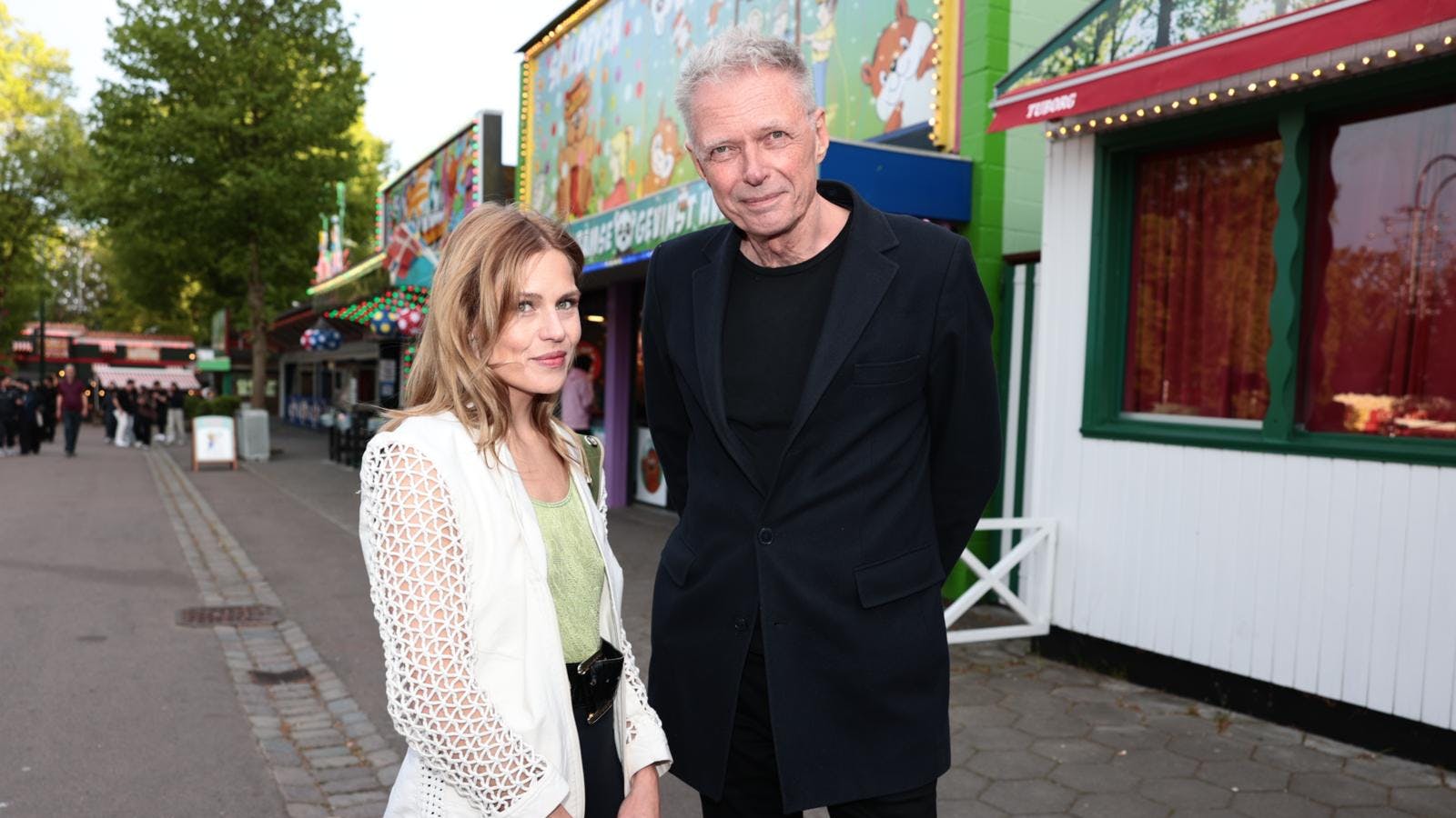 Klaus Riskær Pedersen med kæresten Tara, som han har mødt "ude i byen".