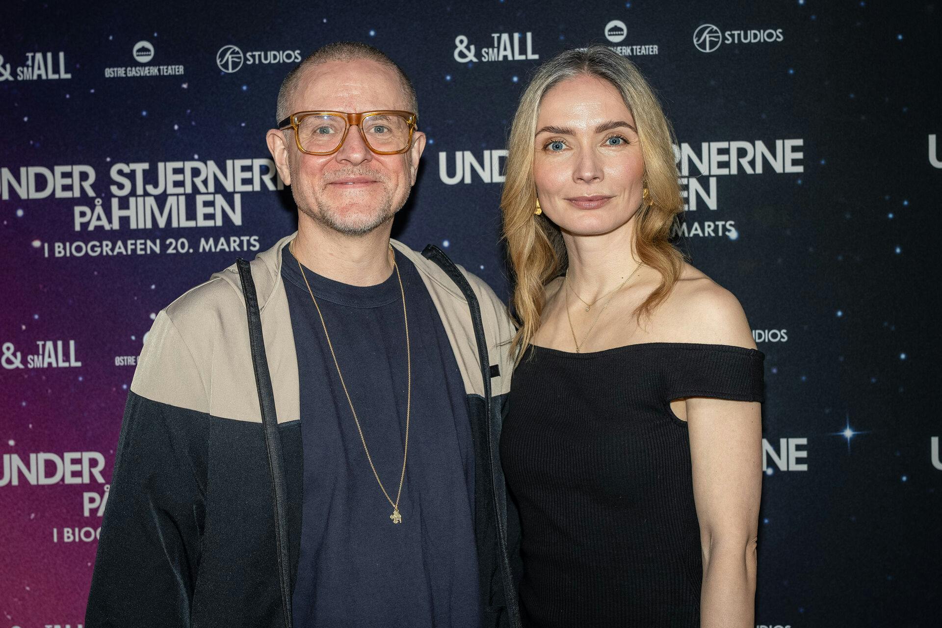 Anders Matthesen og Neel Rønholt ankommer til gallapremieren på filmen Under Stjernerne på himlen i Østre Gasværk Teater tirsdag den 18. marts 2025. (Foto: Emil Nicolai Helms/Scanpix 2025)
