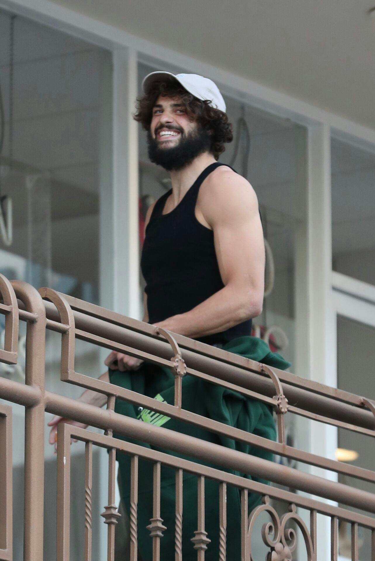 *EXCLUSIVE* West Hollywood, CA - Actor Noah Centineo shows off his fit physique as he steps out after a sushi dinner with a friend at Sushi Park in West Hollywood. Pictured: Noah Centineo BACKGRID USA 13 MAY 2025 BYLINE MUST READ: LESE / BACKGRID USA: +1 310 798 9111 / usasales@backgrid.com UK: +44 208 344 2007 / uksales@backgrid.com *UK Clients - Pictures Containing Children Please Pixelate Face Prior To Publication*