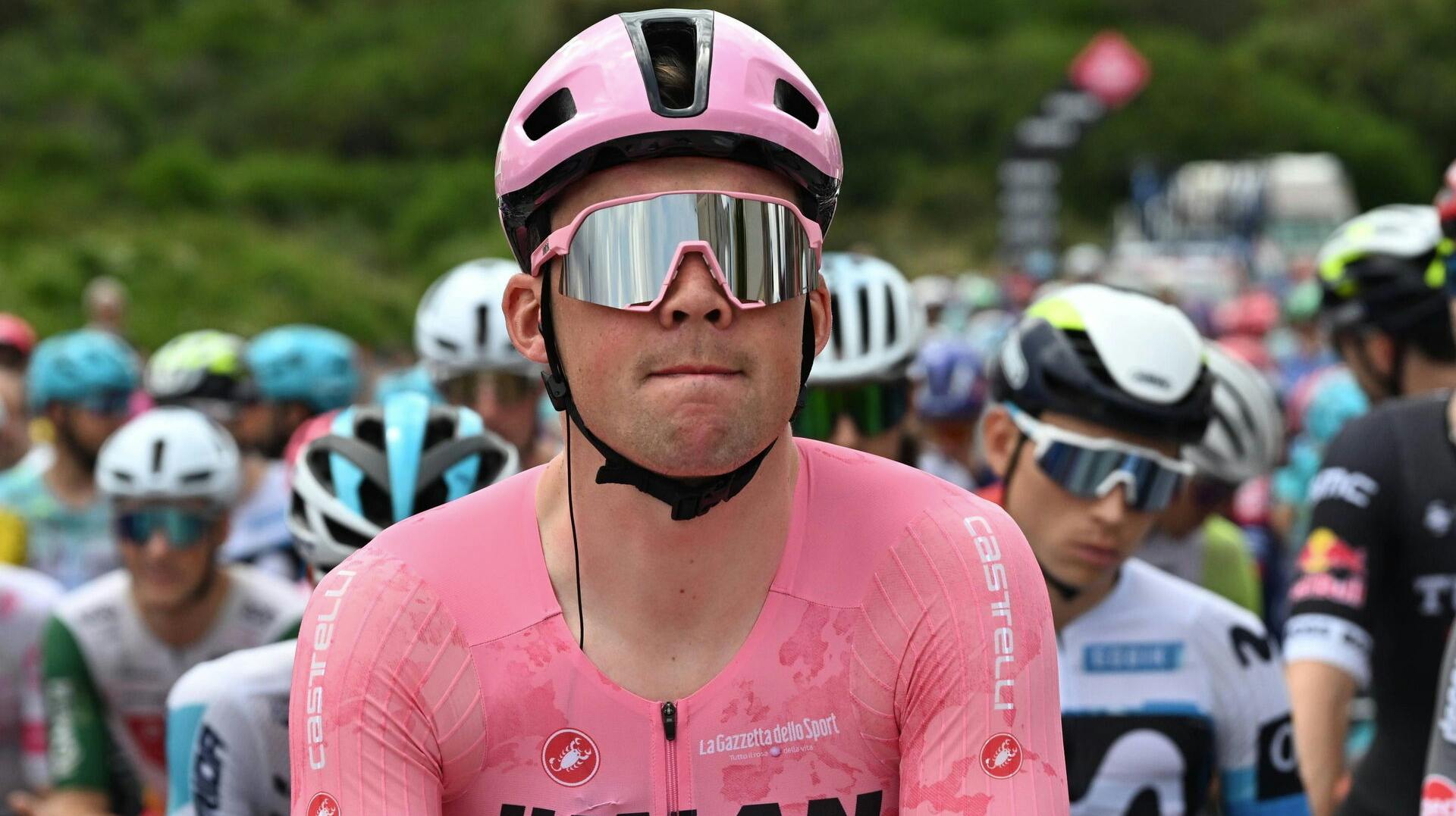 Mads Pedersen er en flot fyr i pink.