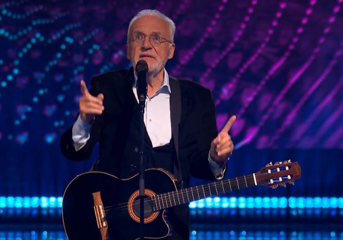 Jørgen Olsen på Eurovision-scenen, før DR cuttede ham af.