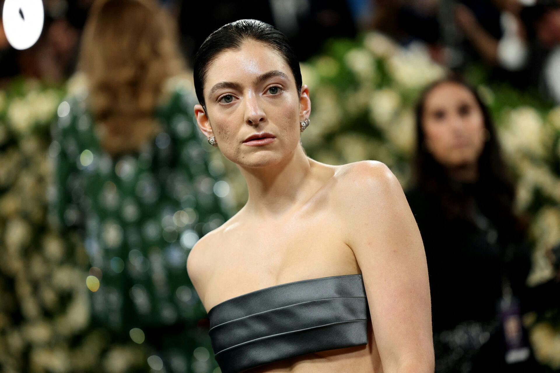 Lorde var alene til Met Gala, og det er der en trist, men god forklaring på.