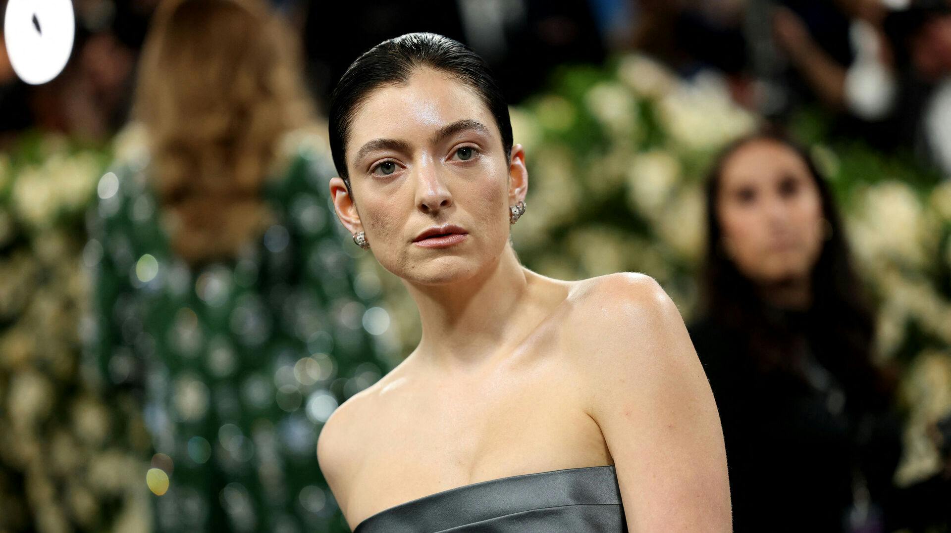 Lorde var alene til Met Gala, og det er der en trist, men god forklaring på.