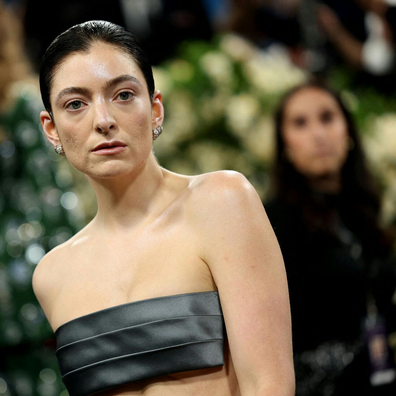 Lorde var alene til Met Gala, og det er der en trist, men god forklaring på.