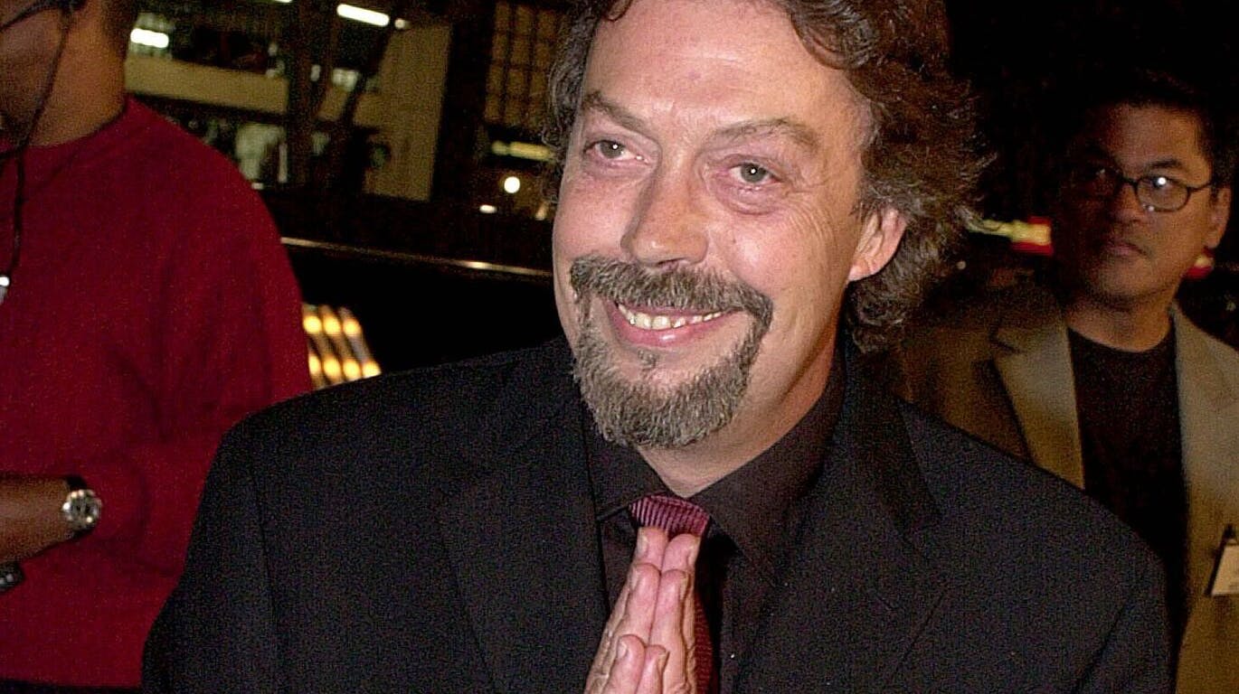 British actor Tim Curry arrives at the premiere of his new film "Charlie's Angel's", in Hollywood, 22 October 2000. AFP PHOTO/Lucy NICHOLSON