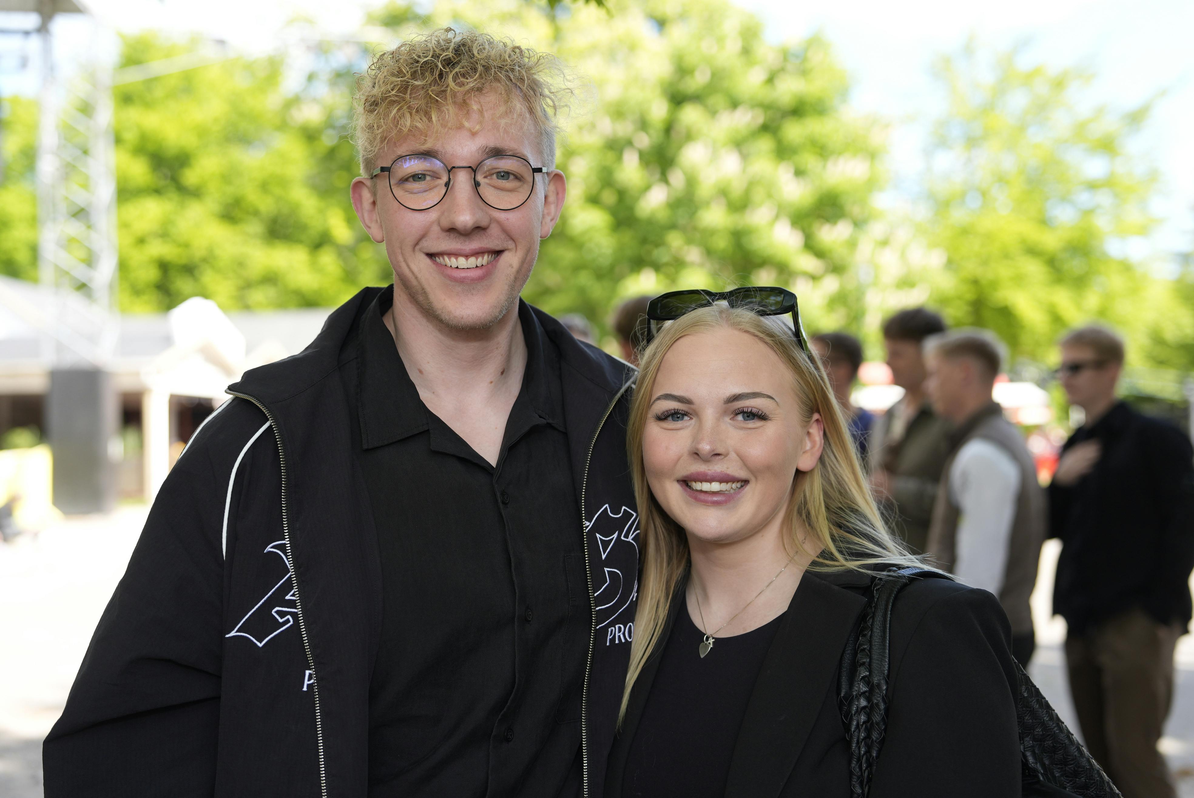 Mikkel og Ann sammen for første gang på den røde løber.