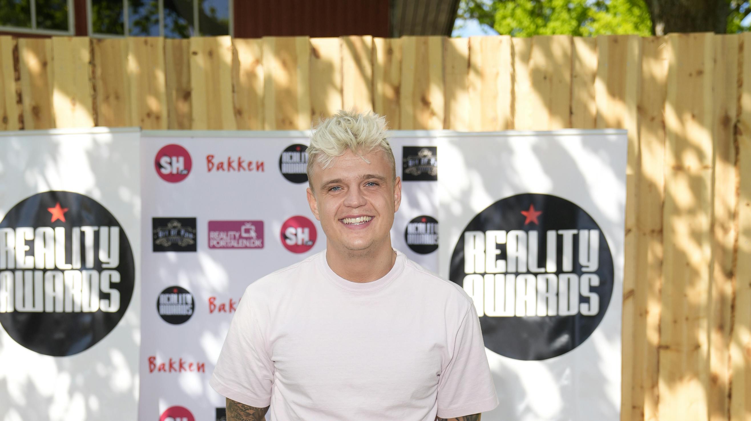 Theis Horndrup løber med alt opmærksomheden til Reality Awards' sommerfest.