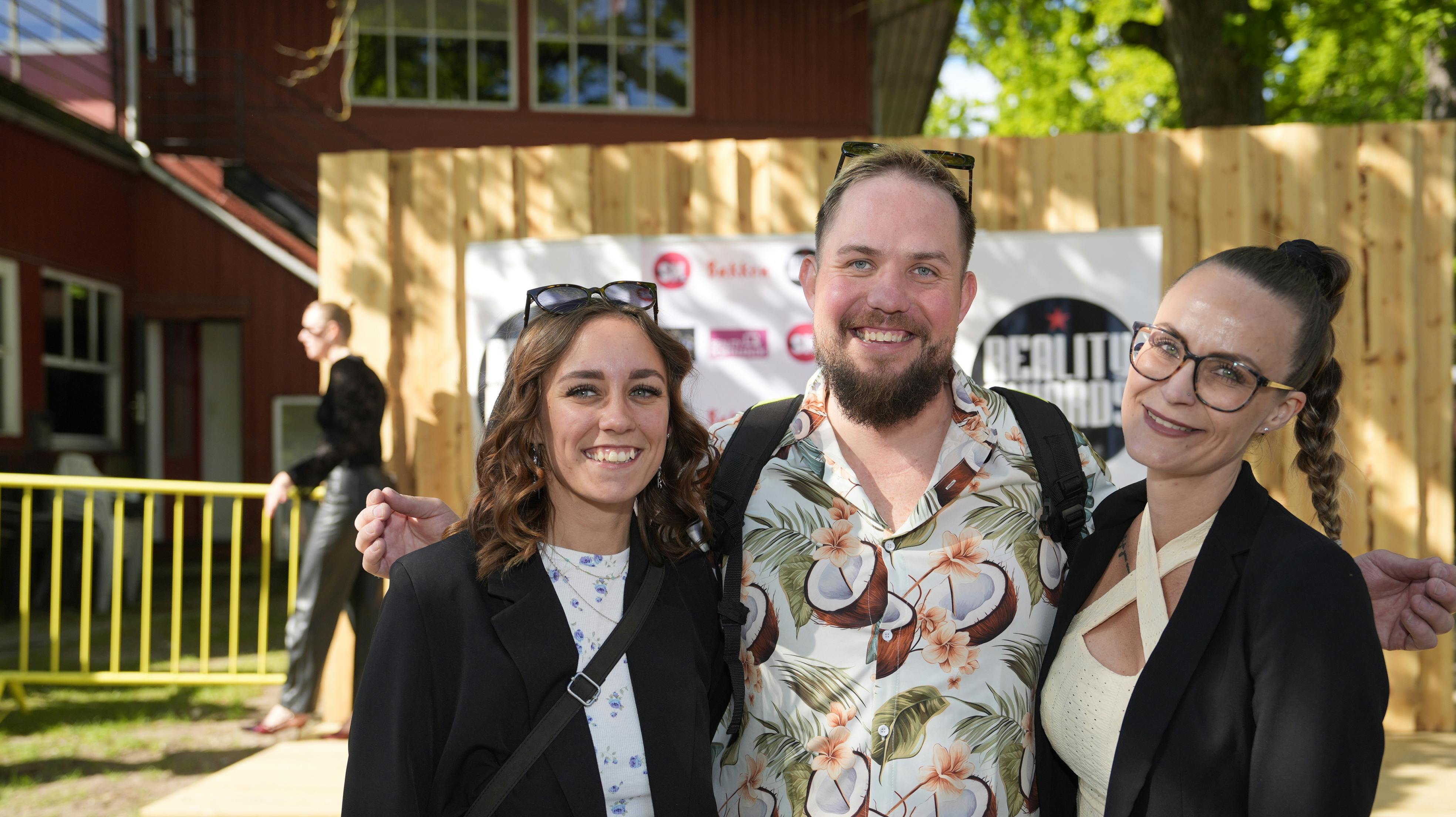 Deltagerne fra "Kærlighed hvor kragerne vender" virker til at være på god fod til Reality Awards' sommerfest.
