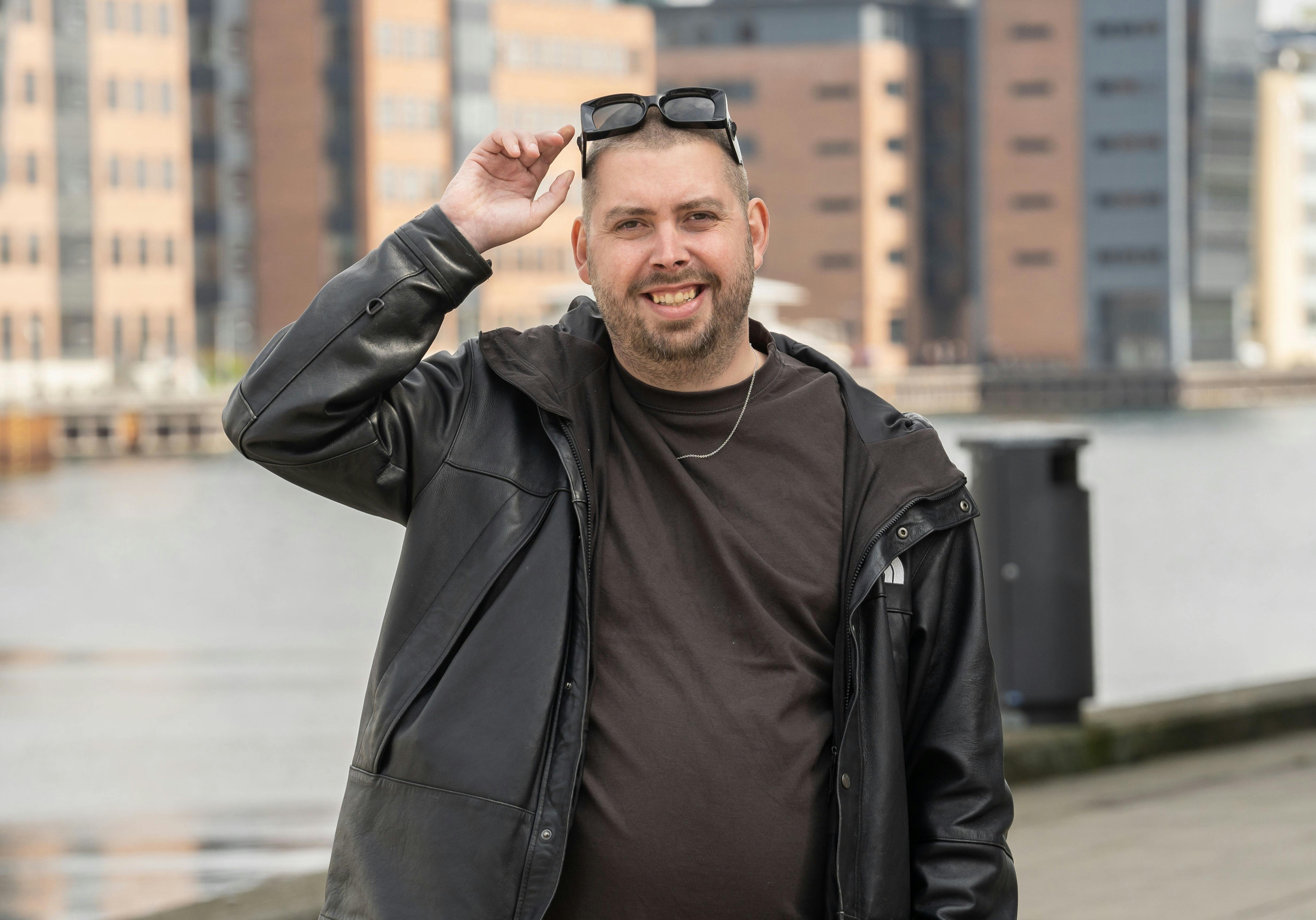 Emil Lange har været på knæ.