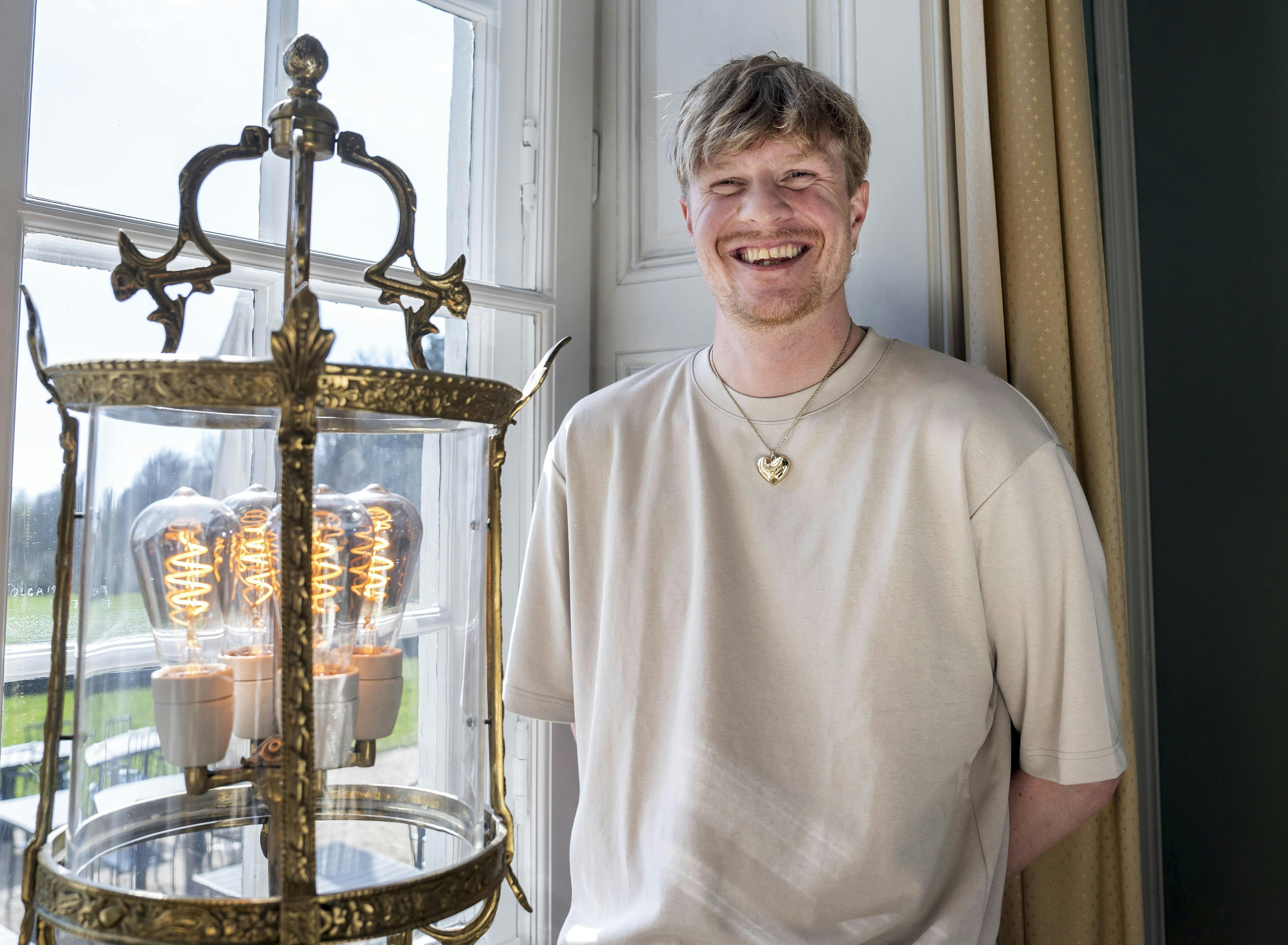 Der bliver joket med komikerens præferencer i kvinder.