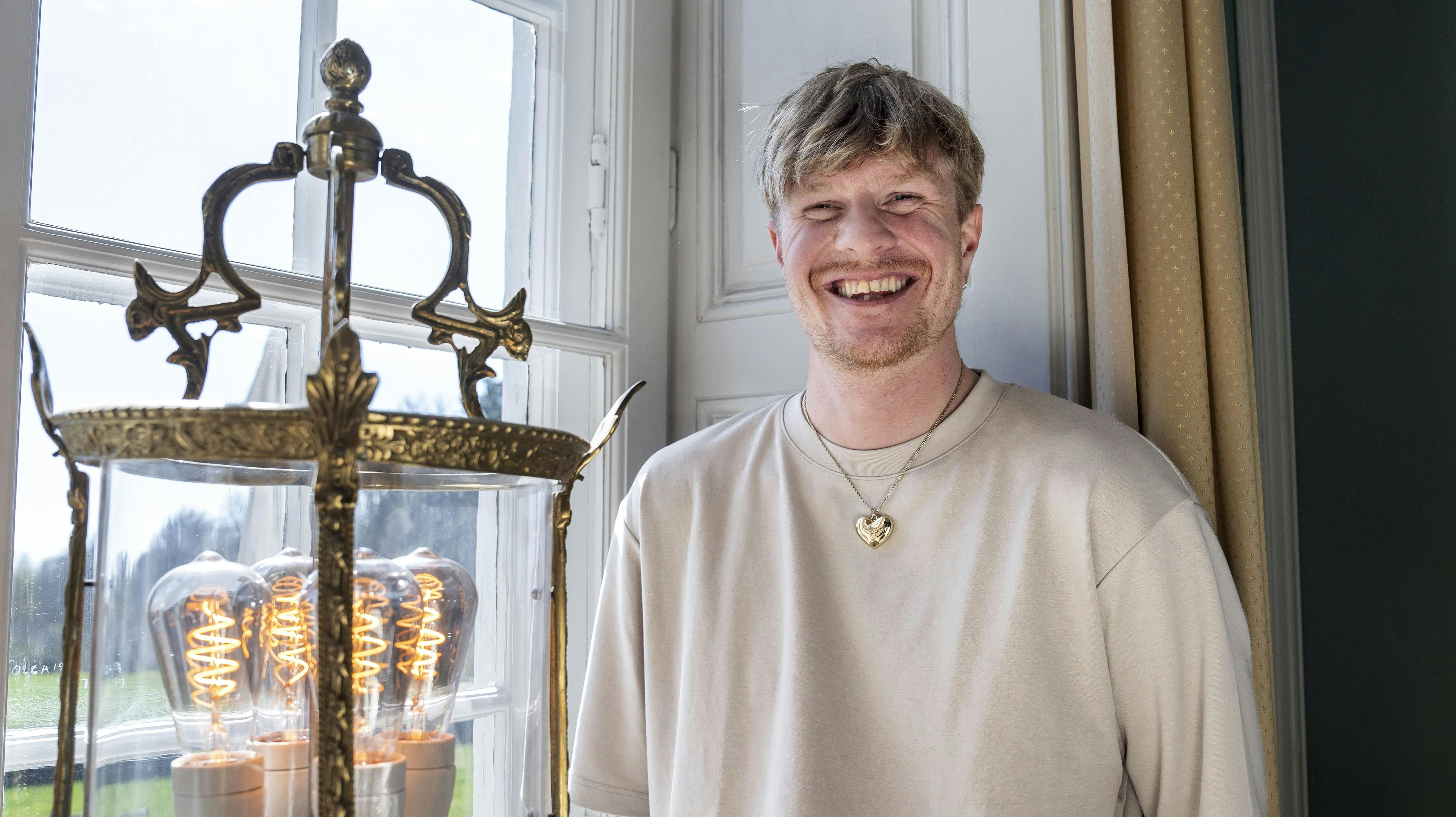 Der bliver joket med komikerens præferencer i kvinder.