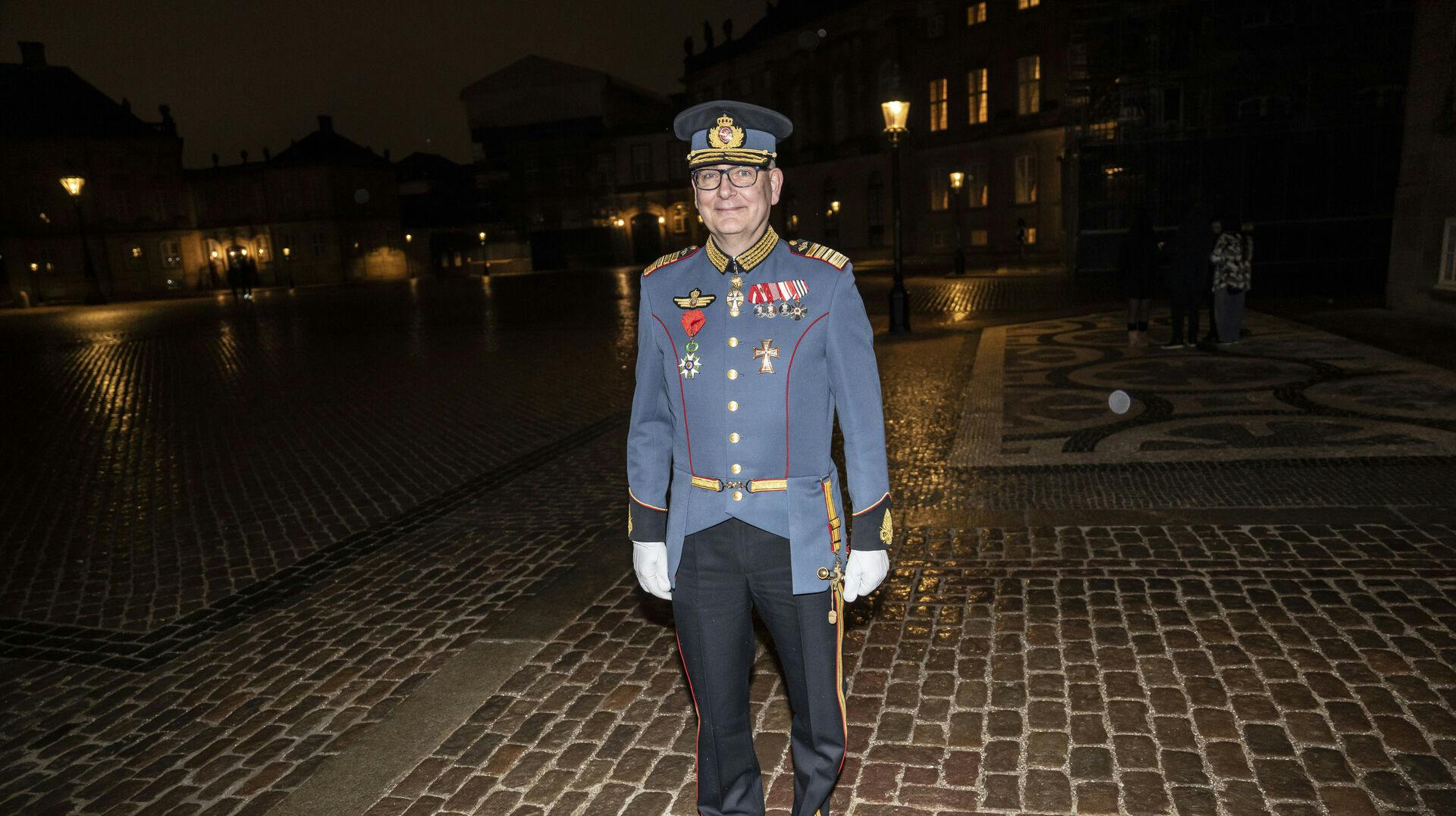 Forsvarschef Flemming Lentfer har i sit job været helt tæt på den kongelige familie - det er slut nu, men de gyldne tider fortsætter i privaten.