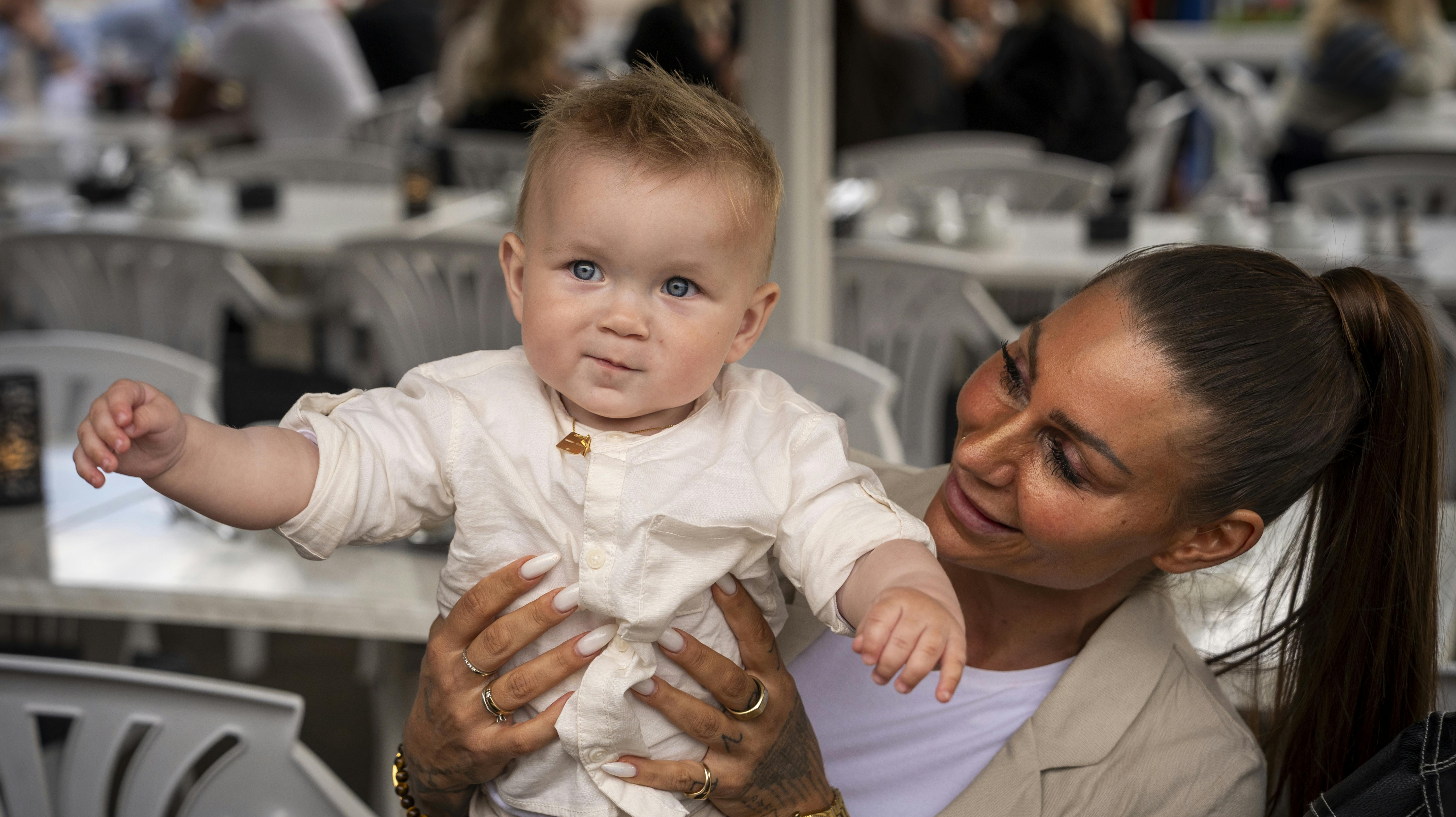 Mie Fitness havde sin søn med til Reality Awards sommerfest.