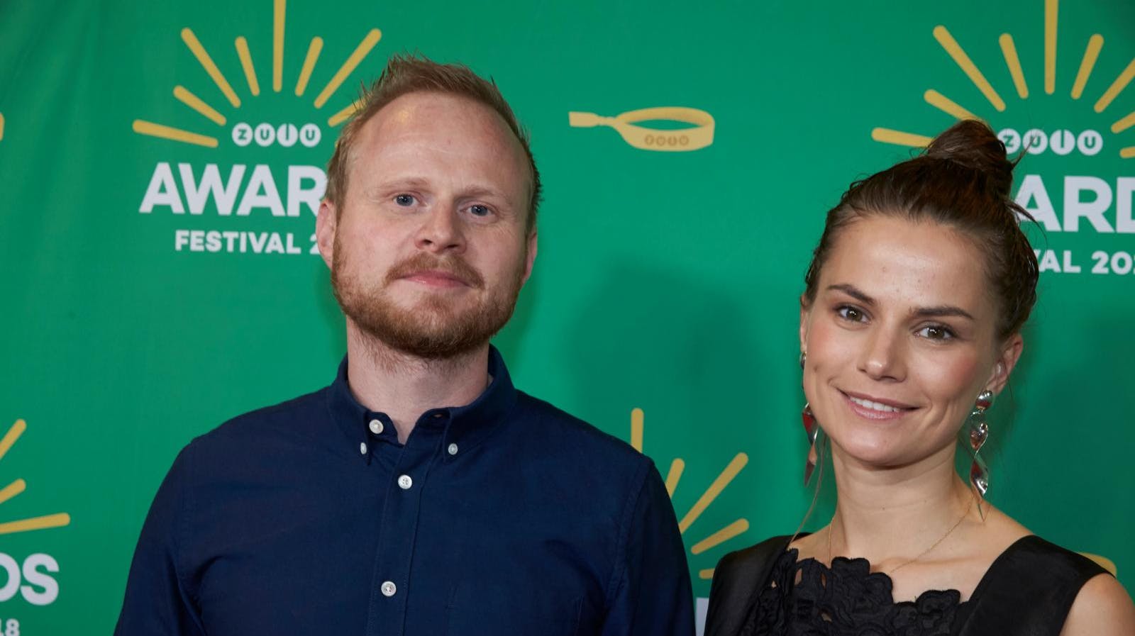 Kærligheden døde - nu skal Jonatan og Louise gøre det hele op og fordele værdierne. Og det arbejde er de i fuld gang med.