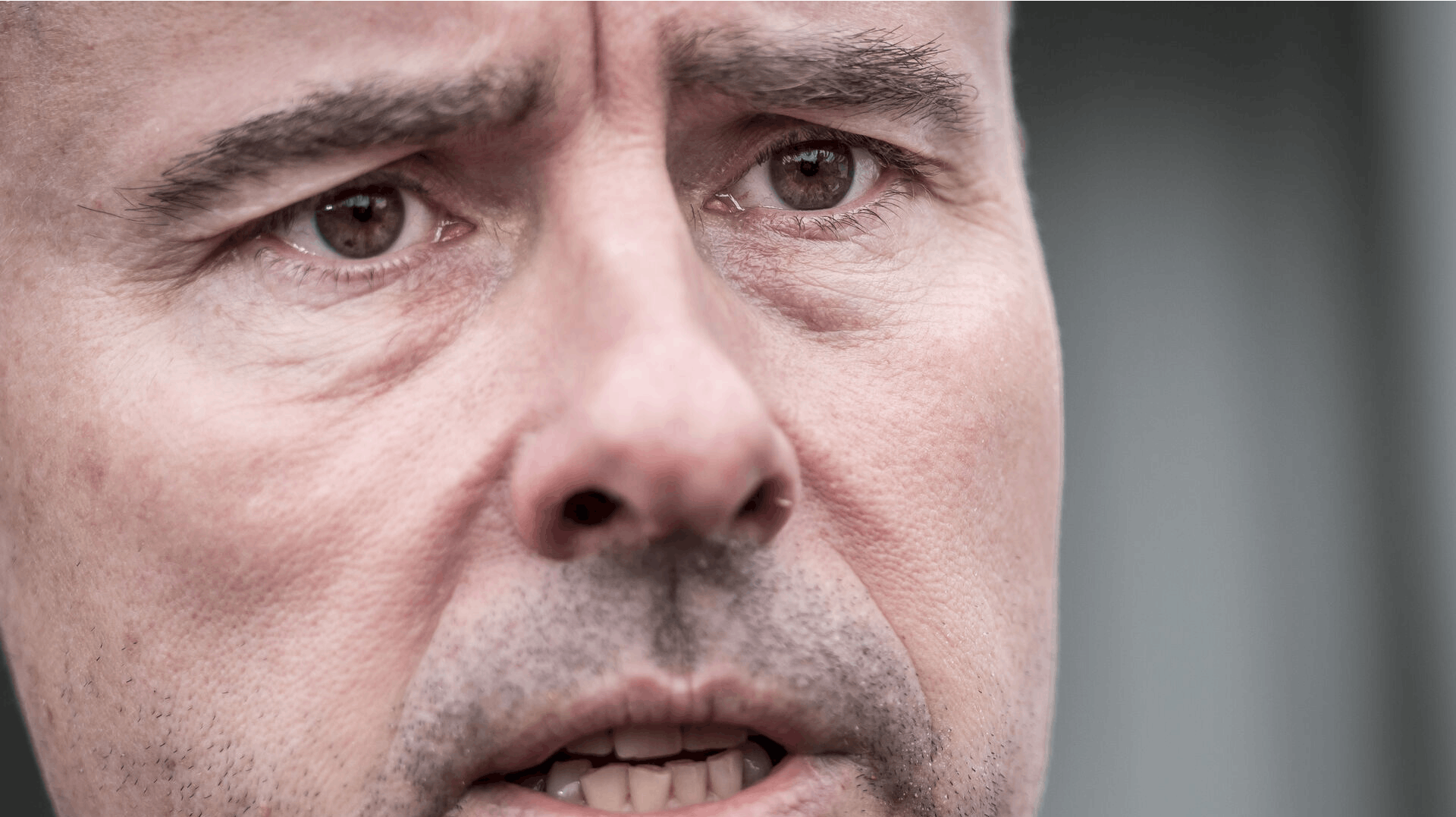 Henrik Sass Larsen slider sine advokater op.